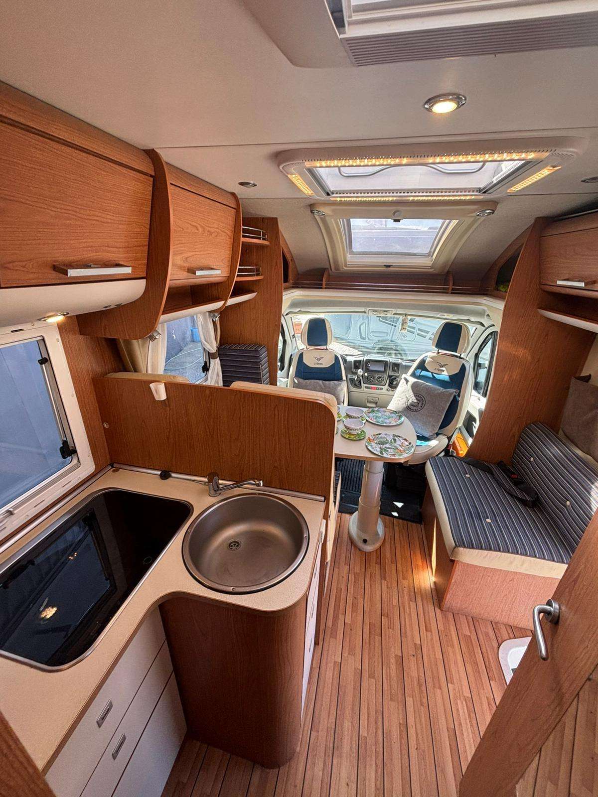 AUTOCARAVANA PERFILADA RIMOR EUROPEO 69P CAMA ISLA - Imagen 10