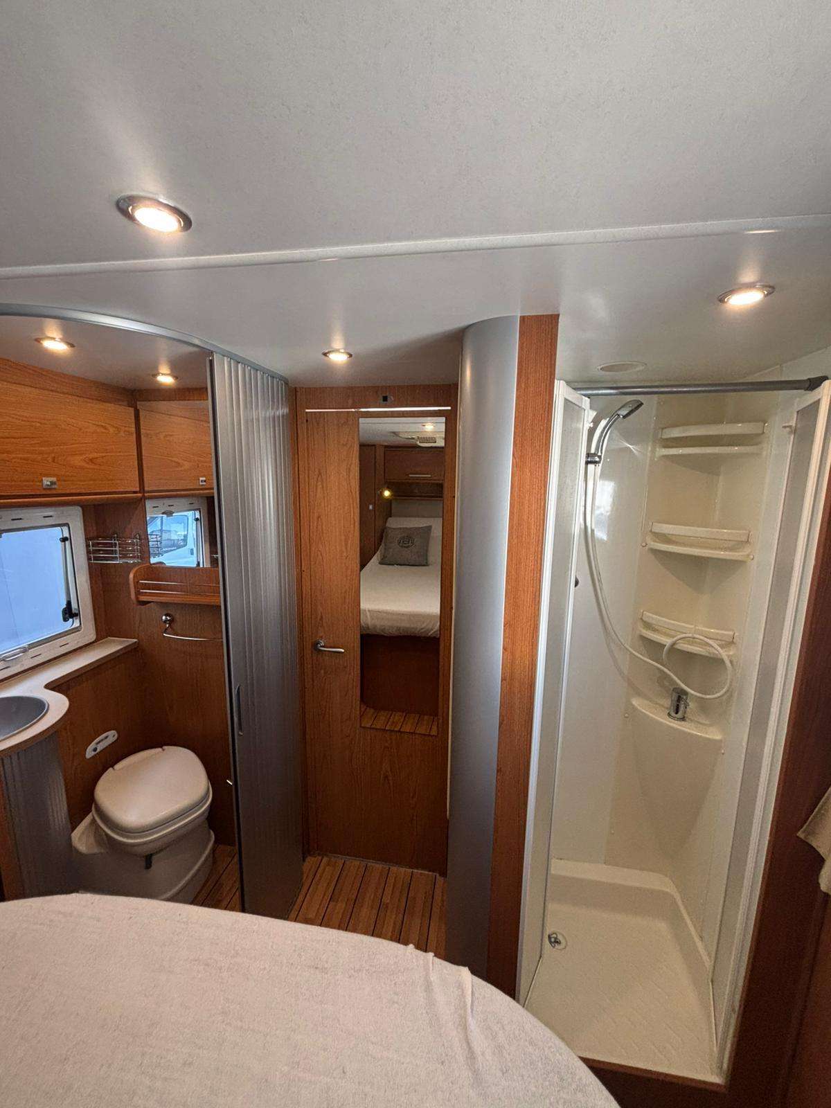 AUTOCARAVANA PERFILADA RIMOR EUROPEO 69P CAMA ISLA - Imagen 13