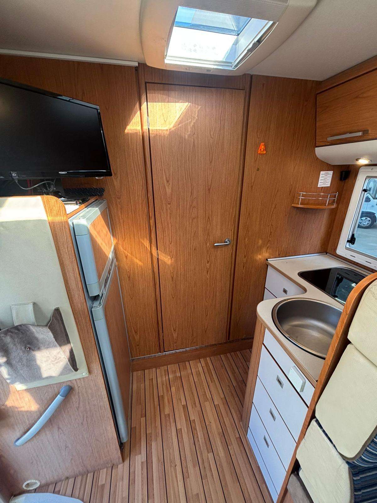 AUTOCARAVANA PERFILADA RIMOR EUROPEO 69P CAMA ISLA - Imagen 11