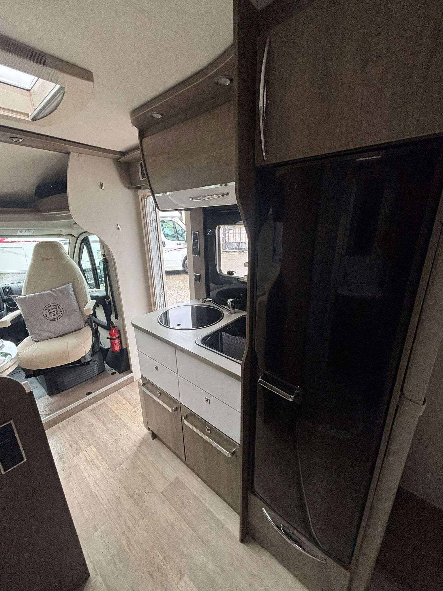 AUTOCARAVANA PERFILADA BAVARIA T650 STYLE/ CAMA ISLA - Imagen 9