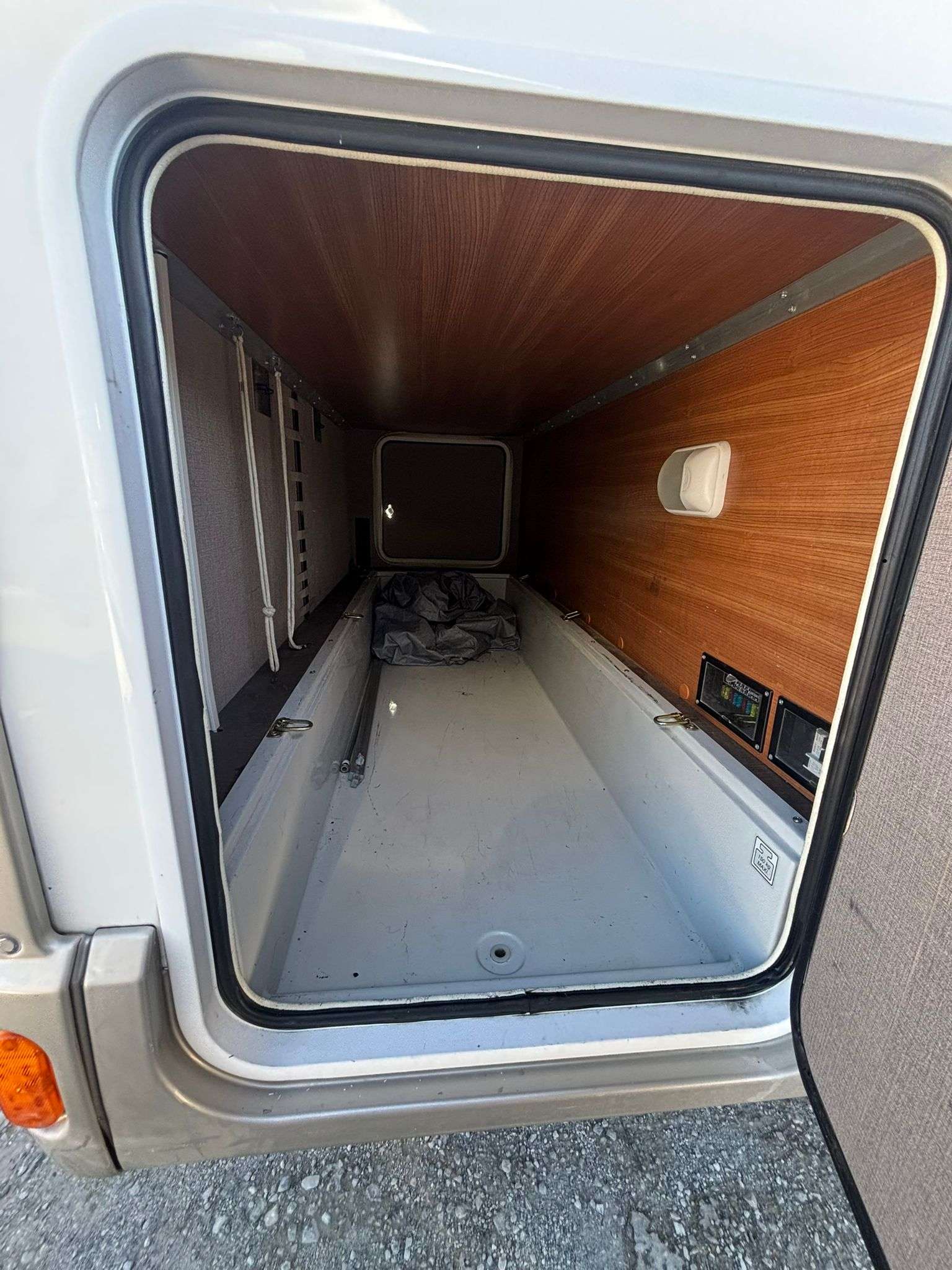 AUTOCARAVANA INTEGRAL ITINEO 740 CAMA ISLA - Imagen 4