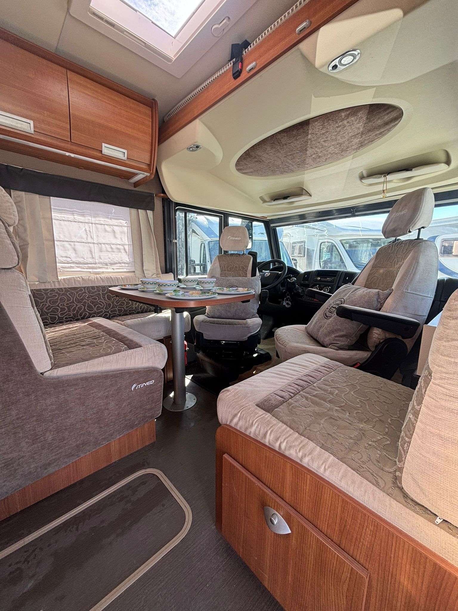 AUTOCARAVANA INTEGRAL ITINEO 740 CAMA ISLA - Imagen 10