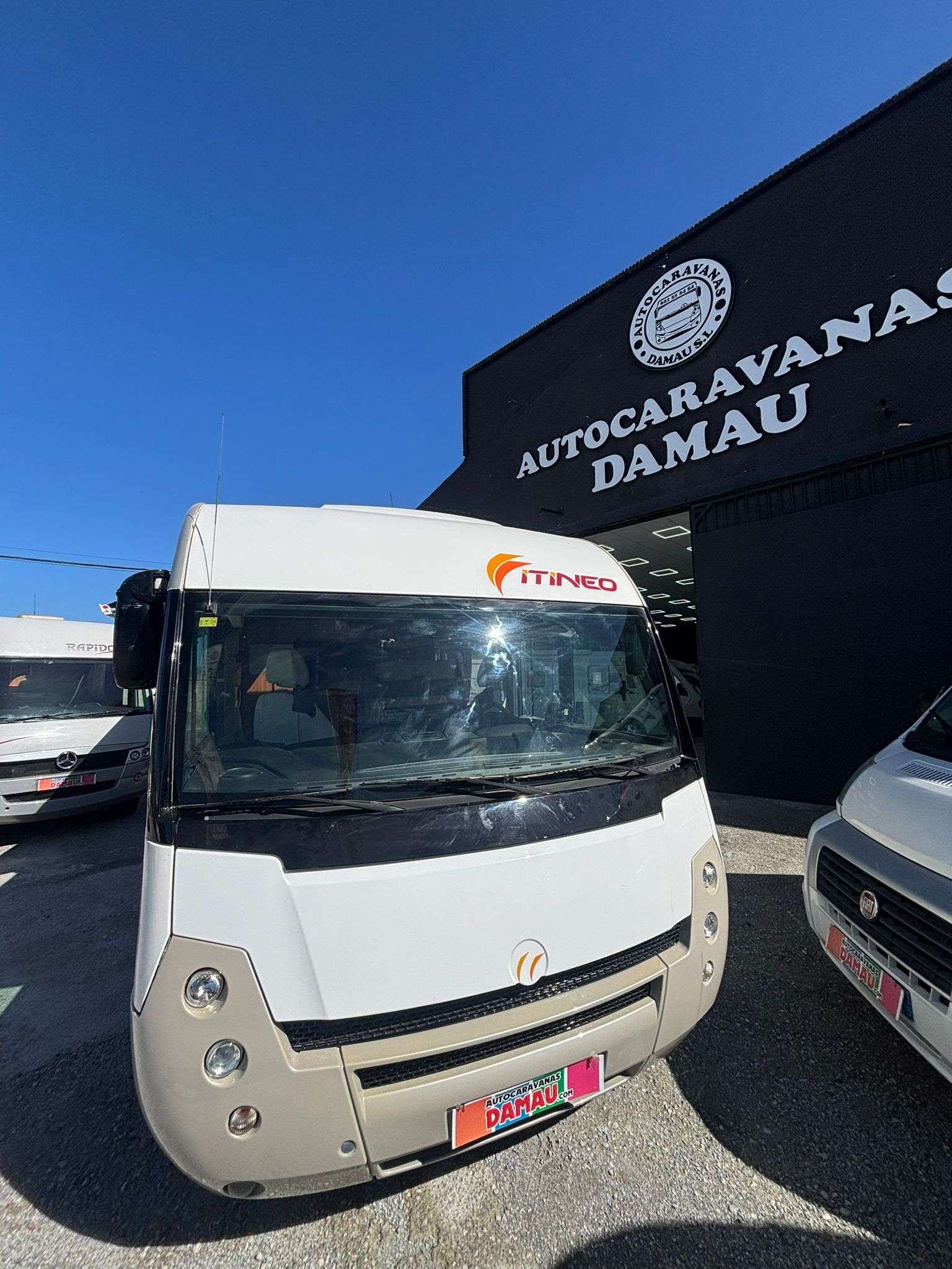 AUTOCARAVANA INTEGRAL ITINEO 740 CAMA ISLA - Imagen 2