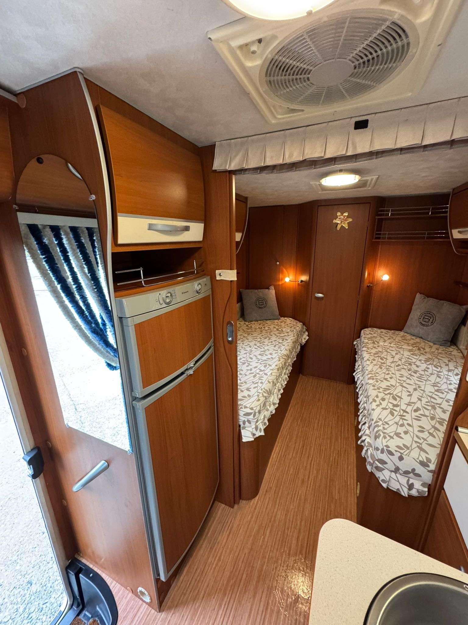 AUTOCARAVANA PERFILADA MC LOUIS P700 - Imagen 9