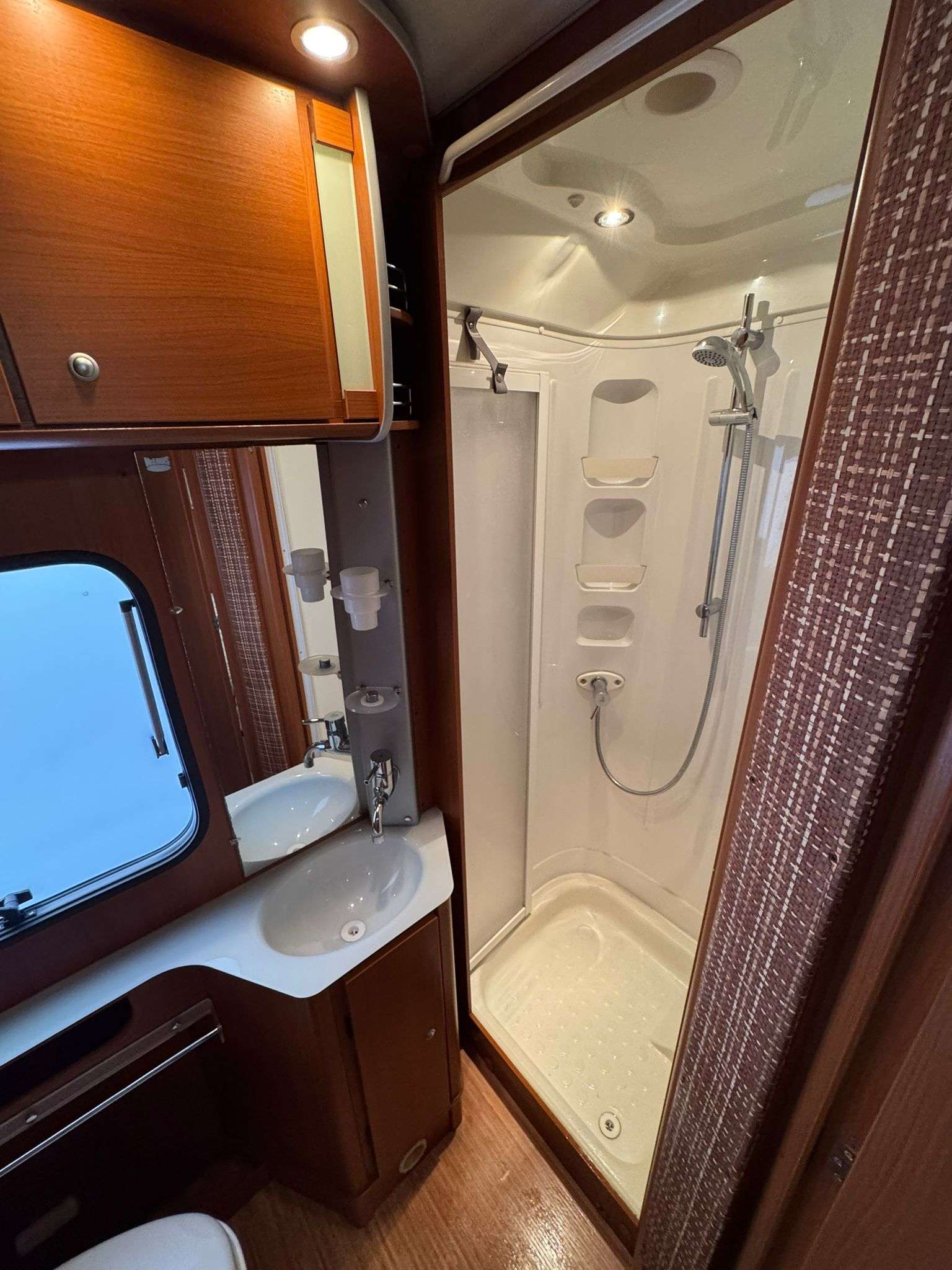 AUTOCARAVANA PERFILADA MC LOUIS P700 - Imagen 12