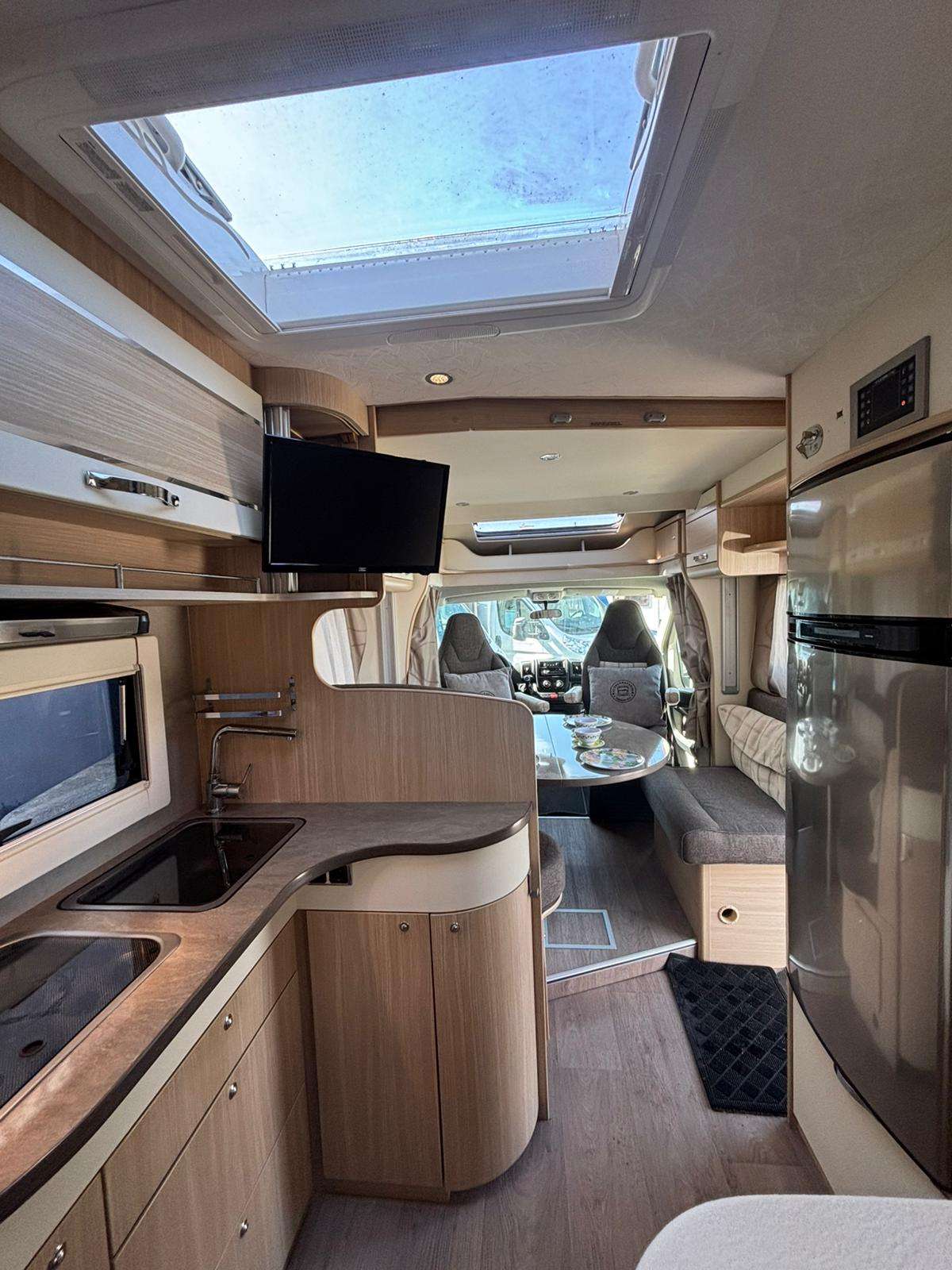 AUTOCARAVANA PERFILADA FLORIUM CAMA FRANCESA - Imagen 8