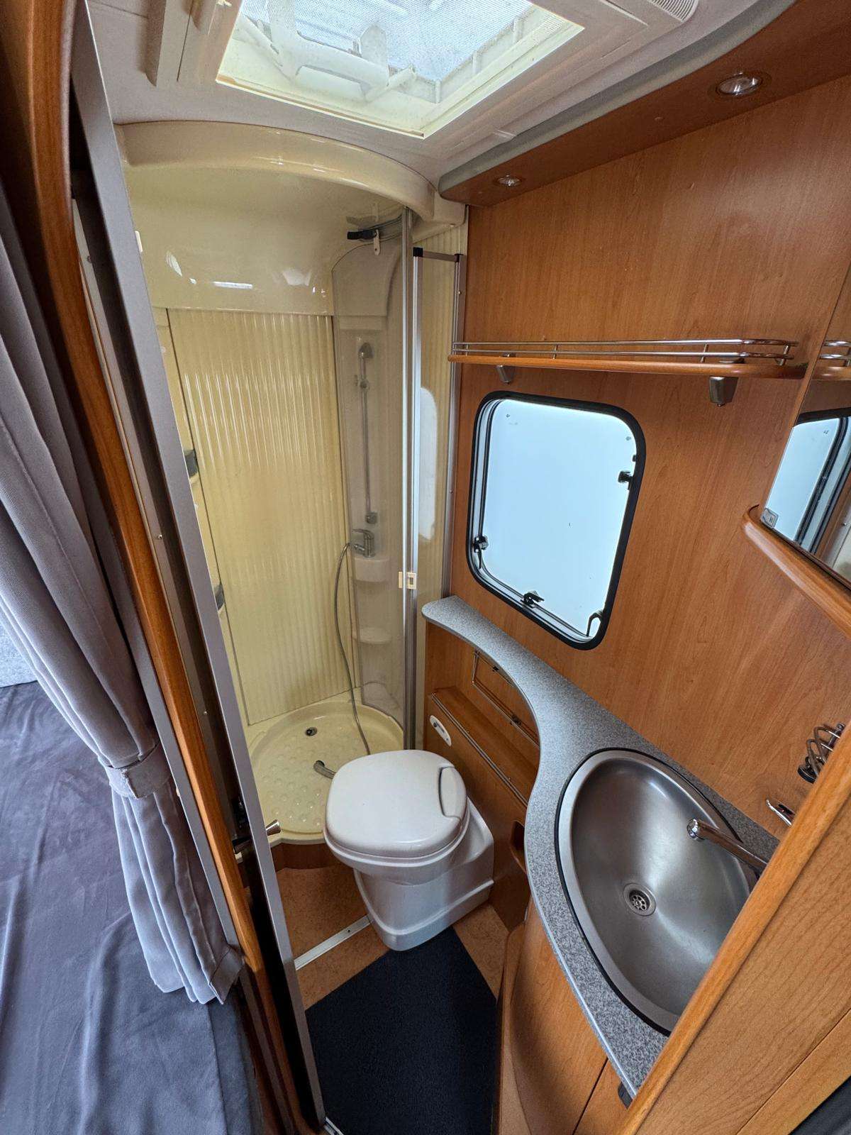 AUTOCARAVANA PERFILADA DETHLEFFS CAMA FRANCESA - Imagen 11