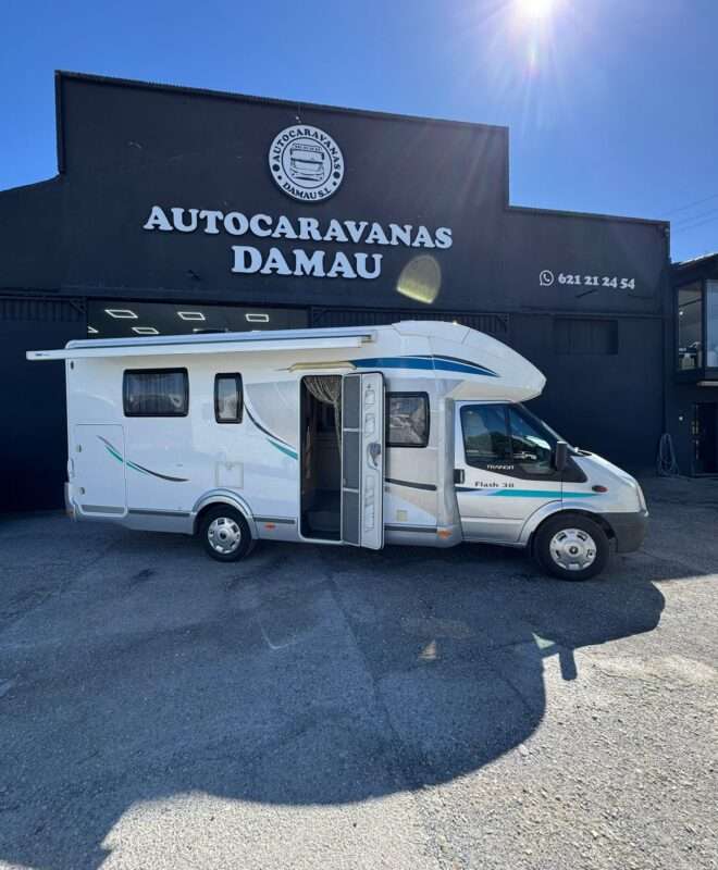 AUTOCARAVANA PERFILADA CHAUSSON FLASH 30 CAMA ISLA