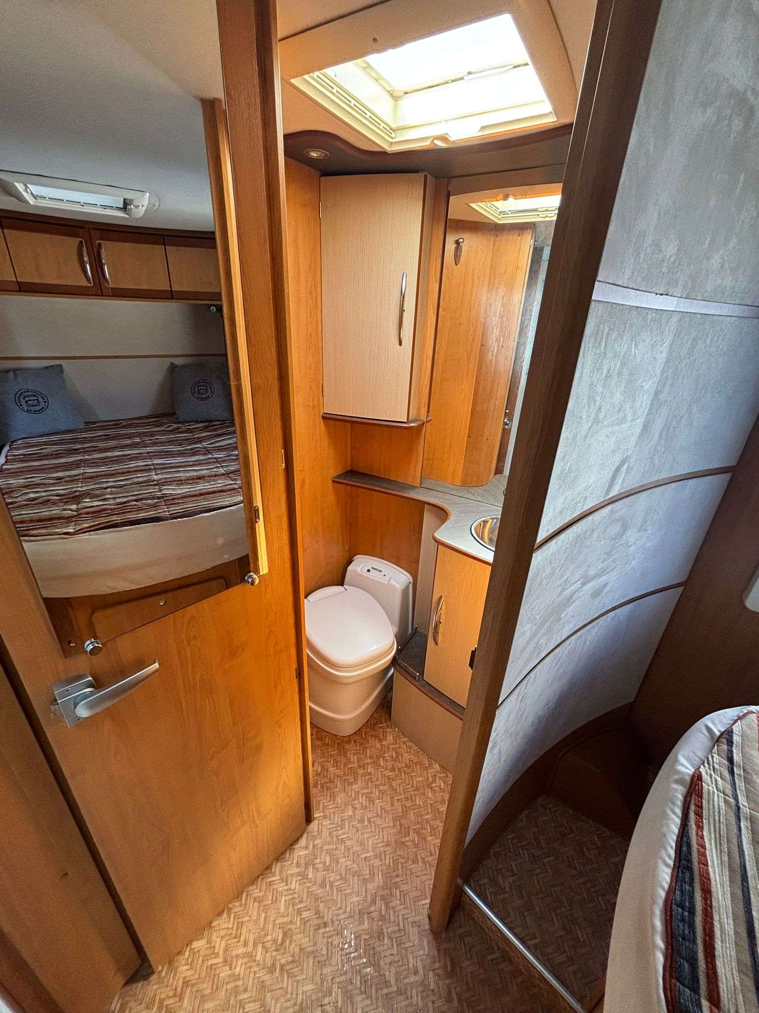RESERVADA!!!AUTOCARAVANA PERFILADA FLEURETTE MAGISTER 73LMS CAMA ISLA - Imagen 9