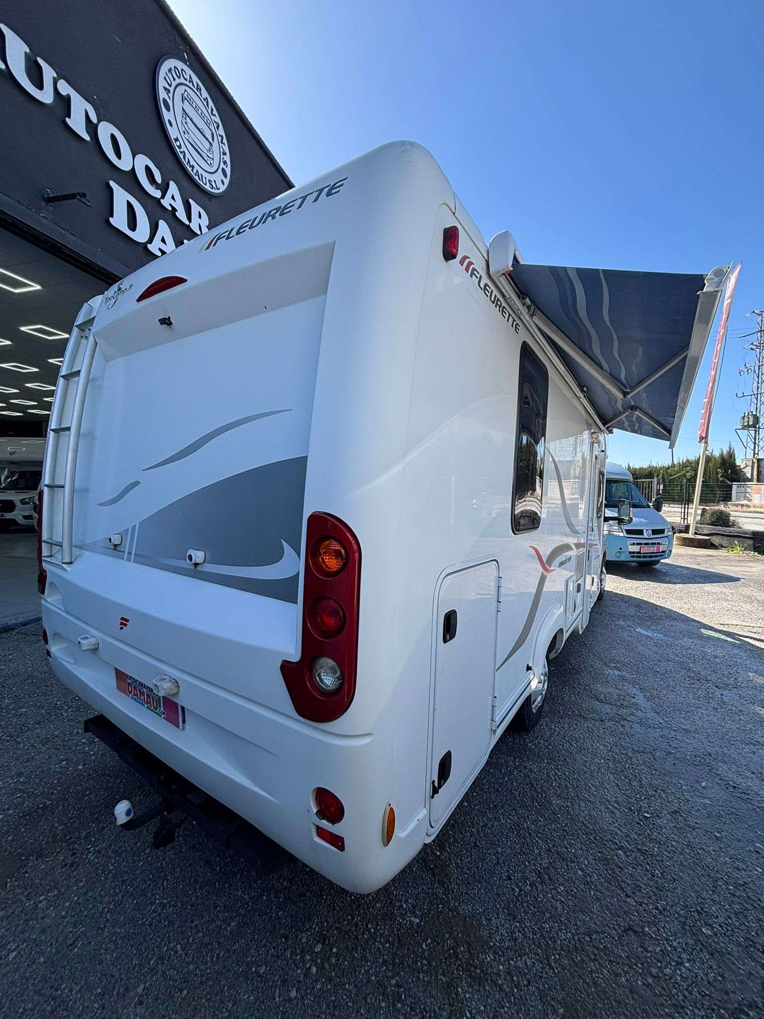 RESERVADA!!!AUTOCARAVANA PERFILADA FLEURETTE MAGISTER 73LMS CAMA ISLA - Imagen 4