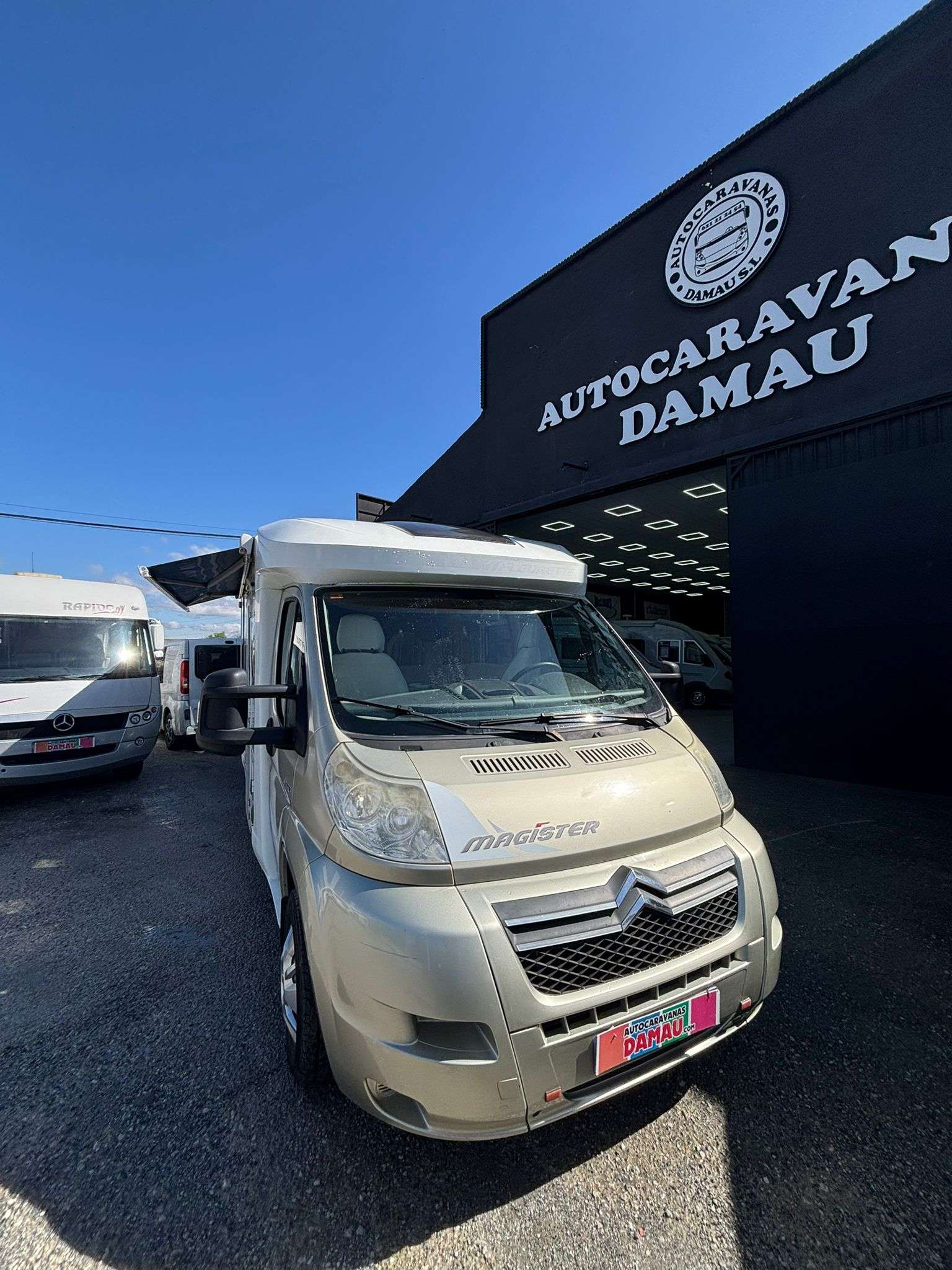 RESERVADA!!!AUTOCARAVANA PERFILADA FLEURETTE MAGISTER 73LMS CAMA ISLA - Imagen 2