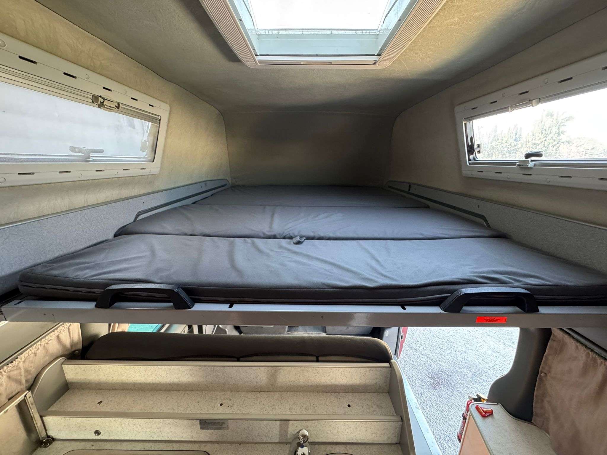 FURGONETA CAMPER ORIGINAL NUGGET CAMA ENCIMA DEL SALON - Imagen 5