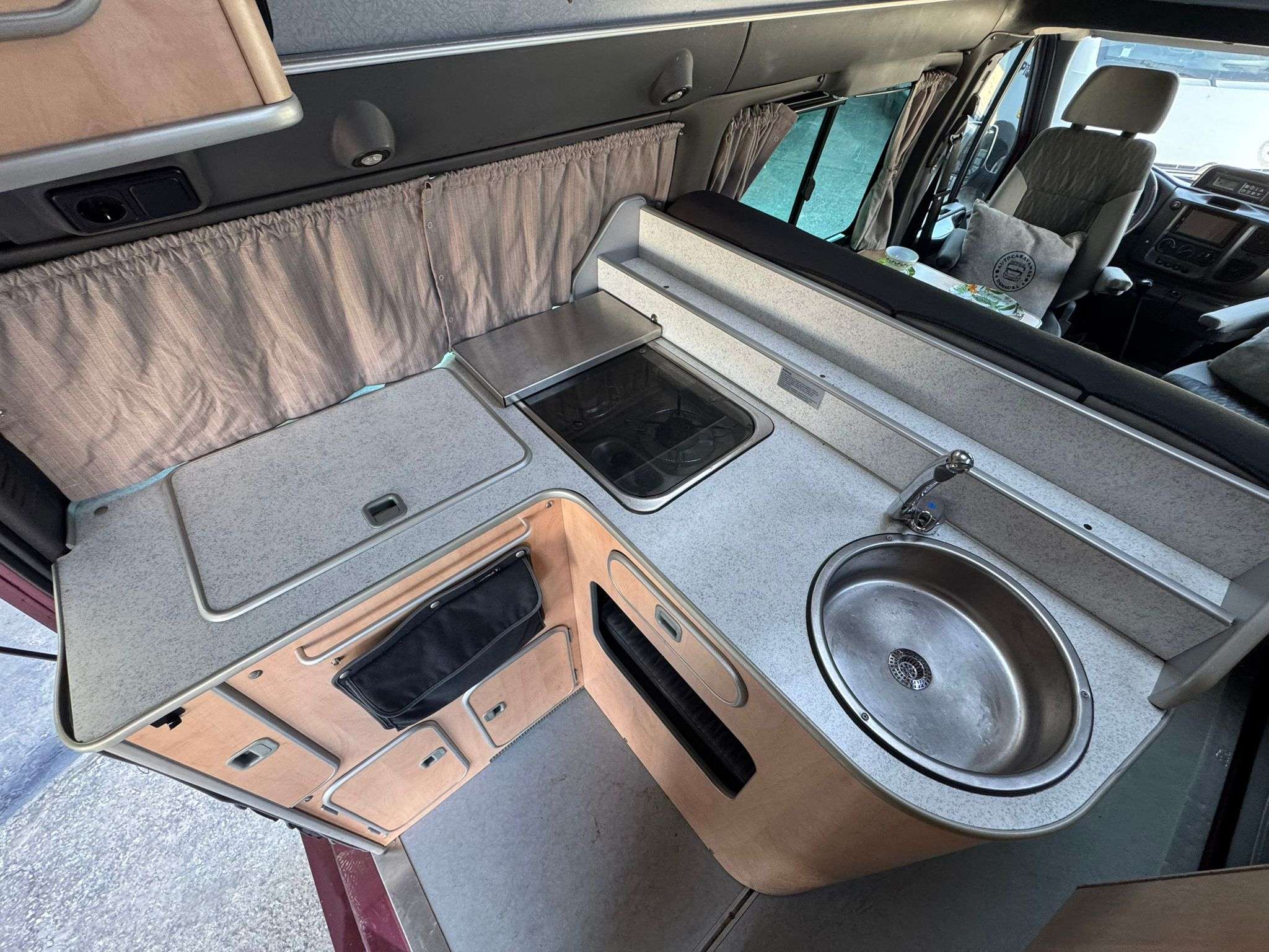 FURGONETA CAMPER ORIGINAL NUGGET CAMA ENCIMA DEL SALON - Imagen 9