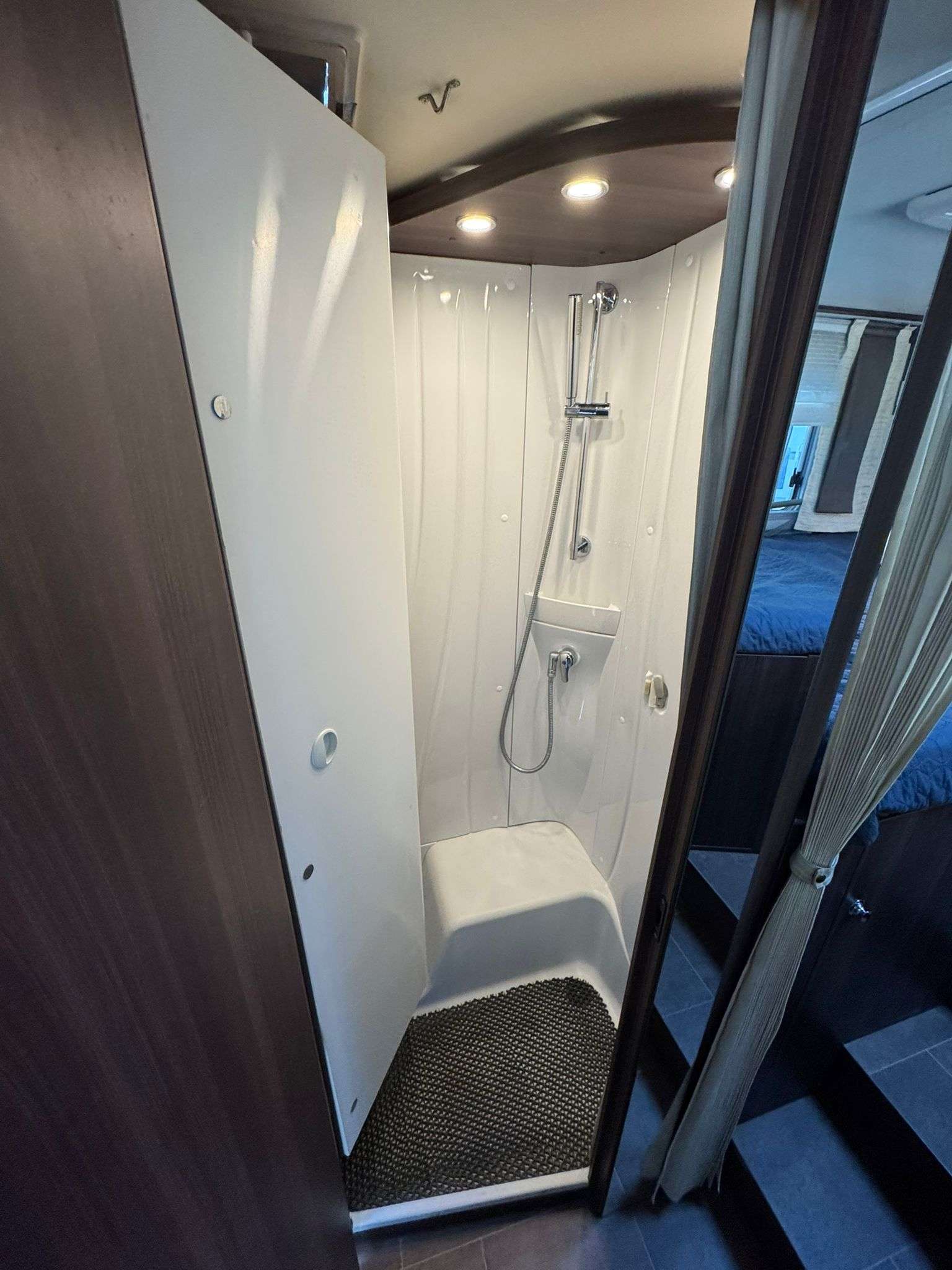 AUTOCARAVANA PERFILADA BURSTNER NEXXO T690 CAMAS GEMELAS - Imagen 12