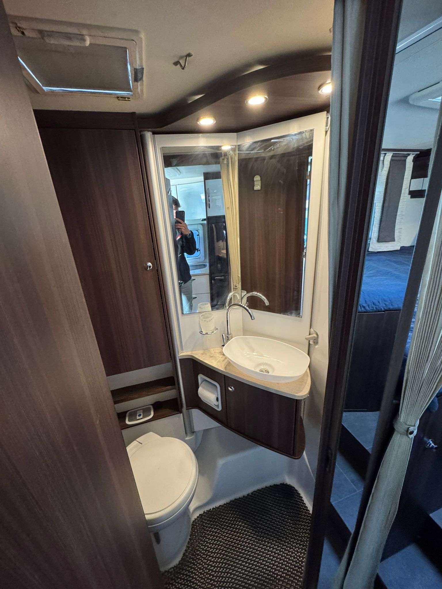 AUTOCARAVANA PERFILADA BURSTNER NEXXO T690 CAMAS GEMELAS - Imagen 11