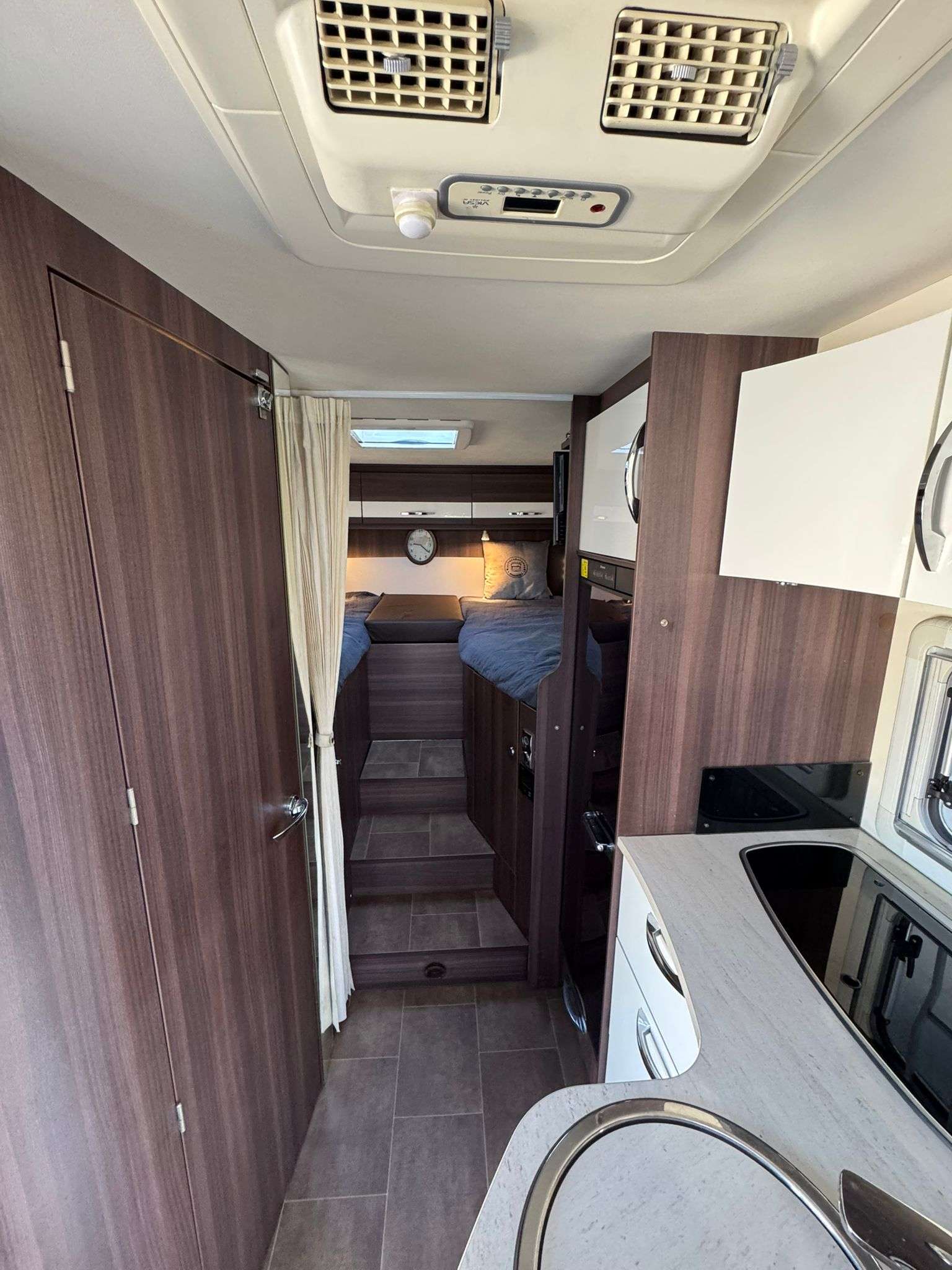 AUTOCARAVANA PERFILADA BURSTNER NEXXO T690 CAMAS GEMELAS - Imagen 10