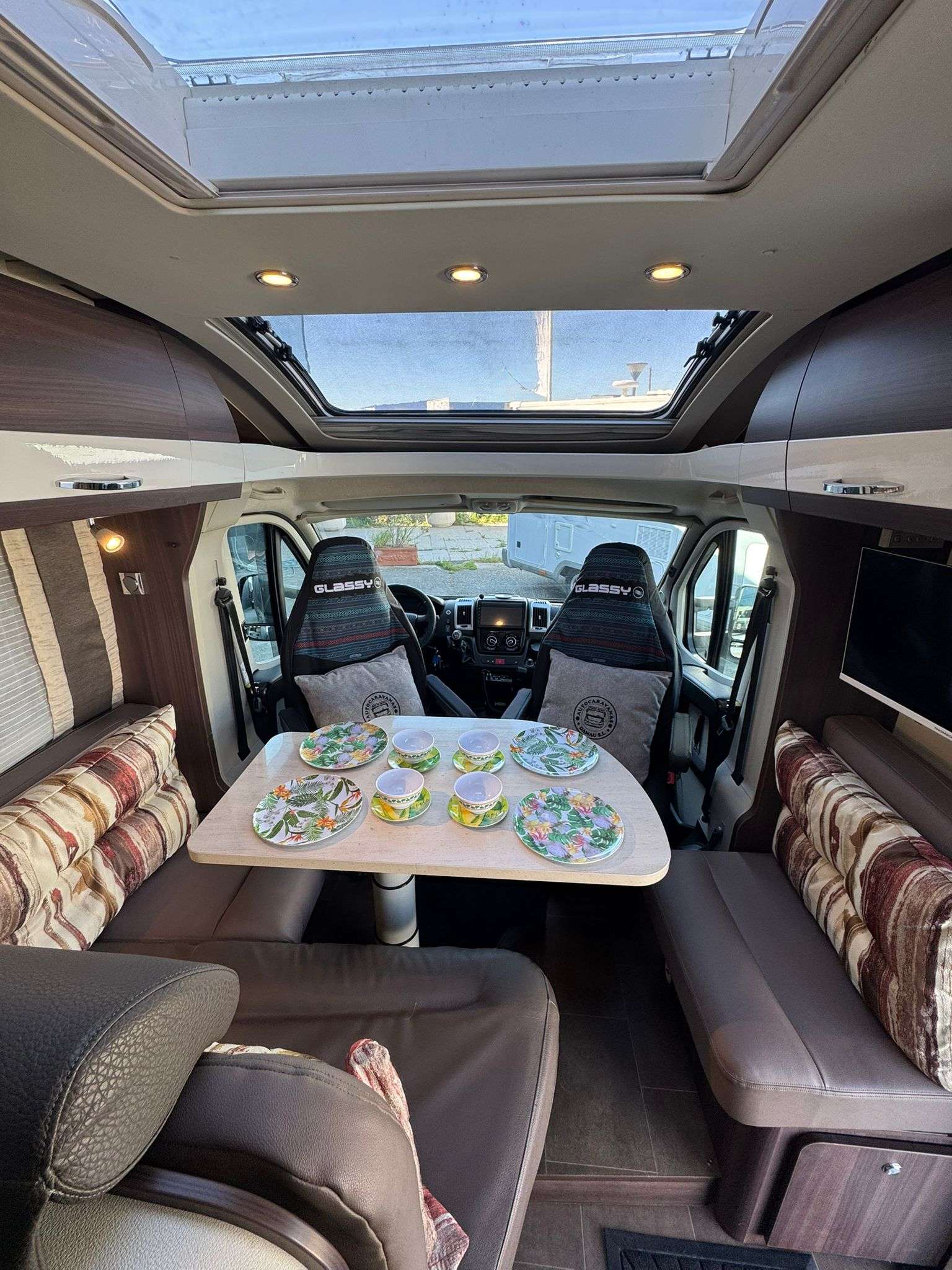 AUTOCARAVANA PERFILADA BURSTNER NEXXO T690 CAMAS GEMELAS - Imagen 9