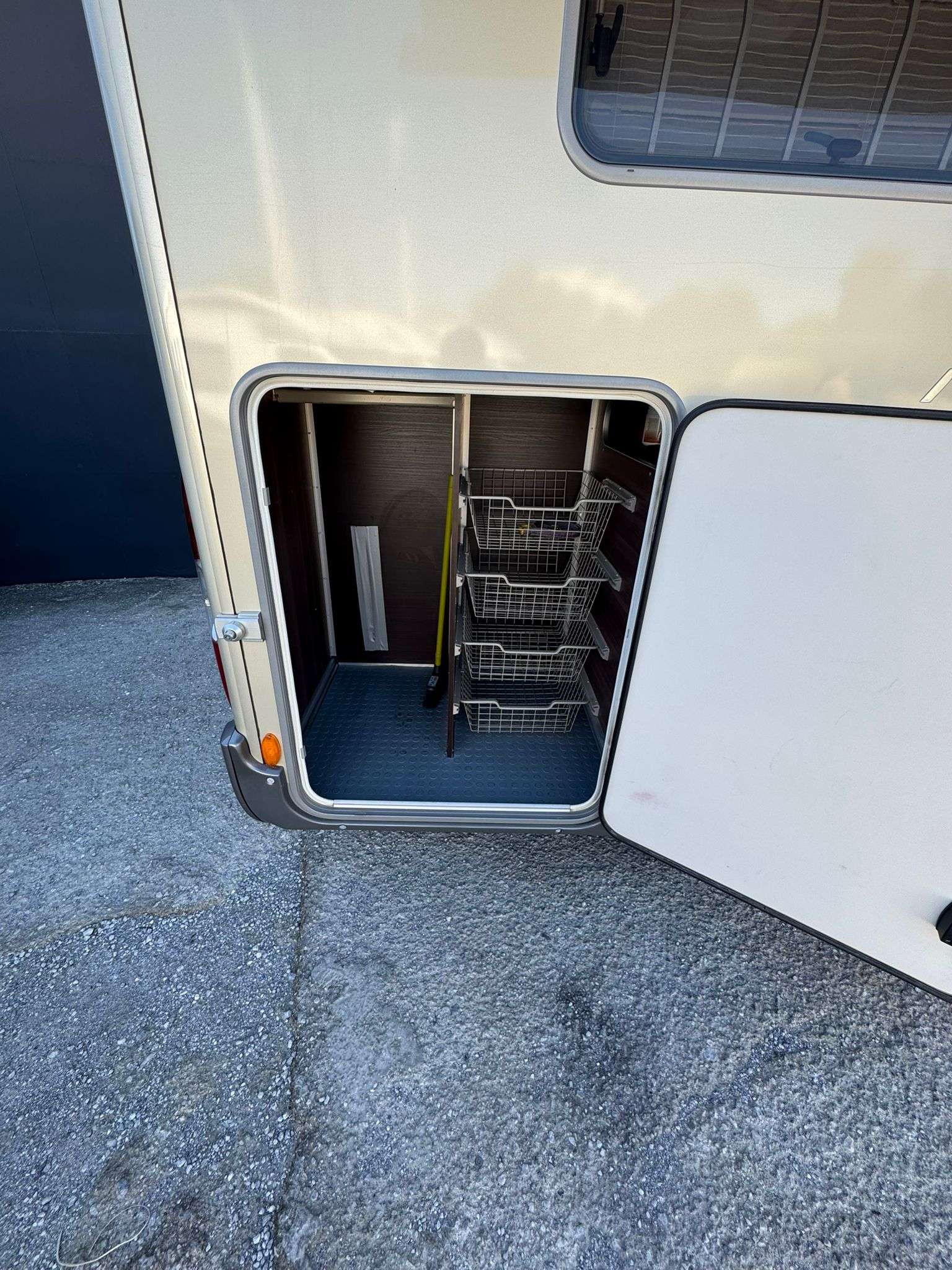 AUTOCARAVANA PERFILADA BURSTNER NEXXO T690 CAMAS GEMELAS - Imagen 5