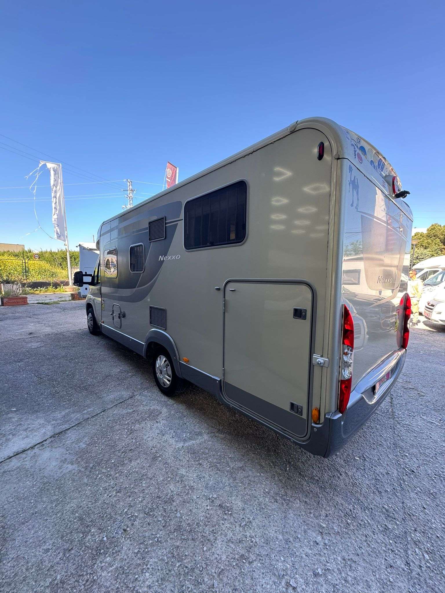 AUTOCARAVANA PERFILADA BURSTNER NEXXO T690 CAMAS GEMELAS - Imagen 4