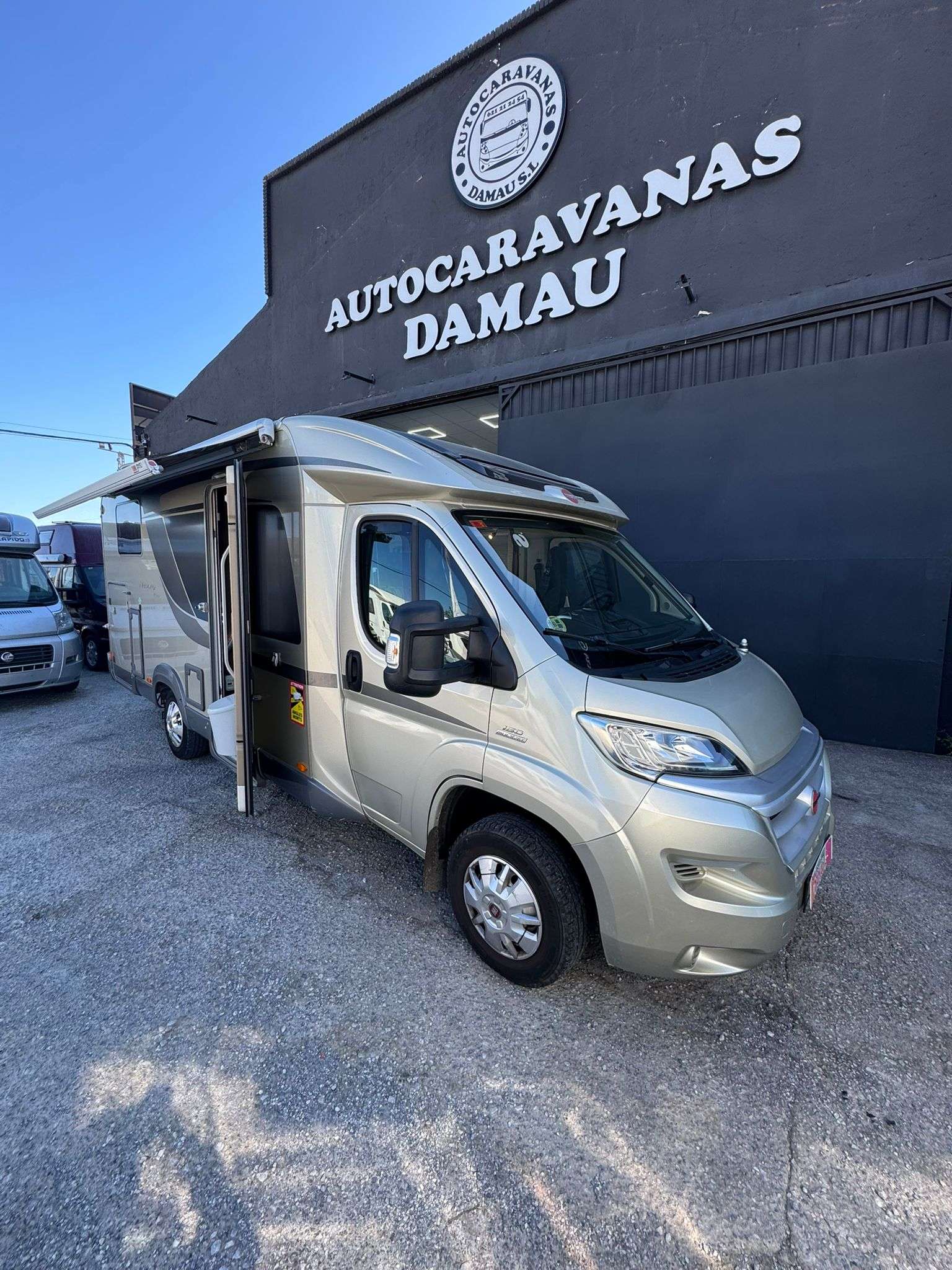 AUTOCARAVANA PERFILADA BURSTNER NEXXO T690 CAMAS GEMELAS - Imagen 2