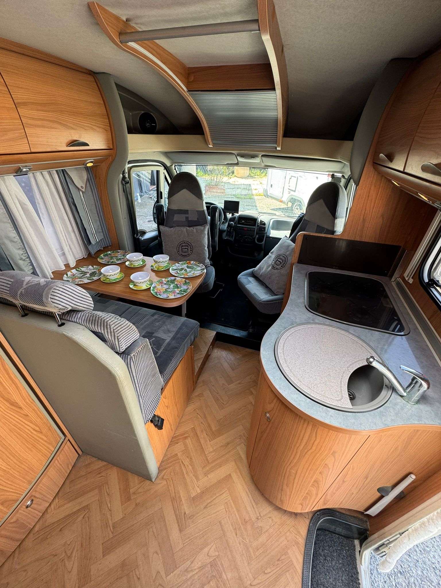 AUTOCARAVANA PERFILADA BURSTNER T700 CAMAS GEMELAS - Imagen 6