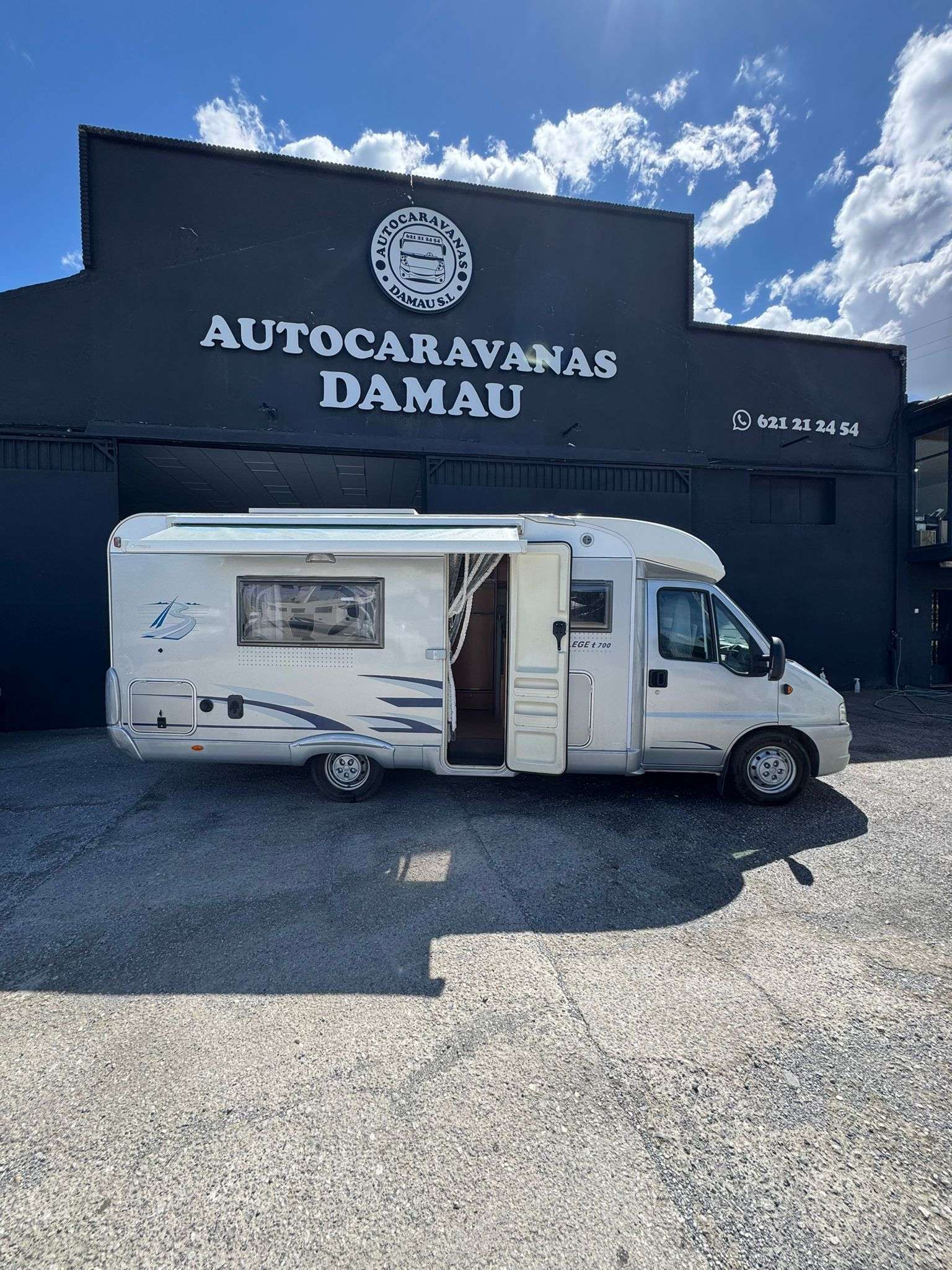 AUTOCARAVANA PERFILADA BURSTNER T700 CAMAS GEMELAS