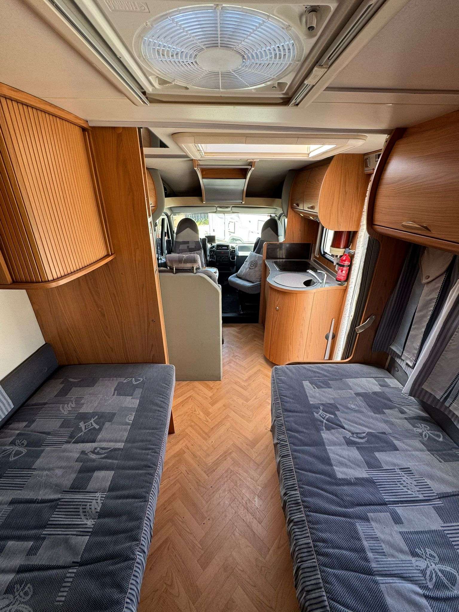 AUTOCARAVANA PERFILADA BURSTNER T700 CAMAS GEMELAS - Imagen 10