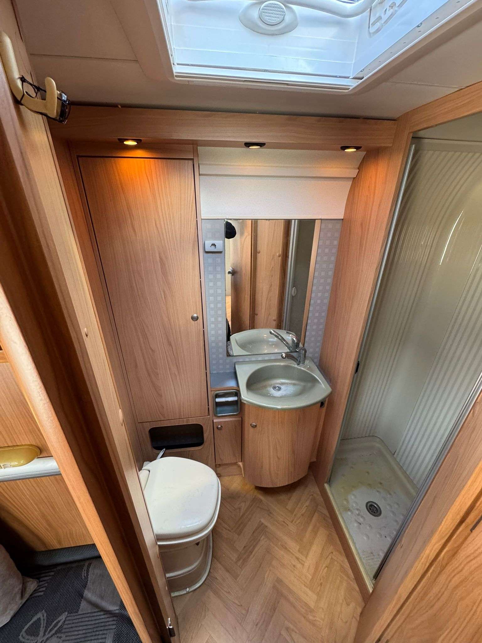 AUTOCARAVANA PERFILADA BURSTNER T700 CAMAS GEMELAS - Imagen 9