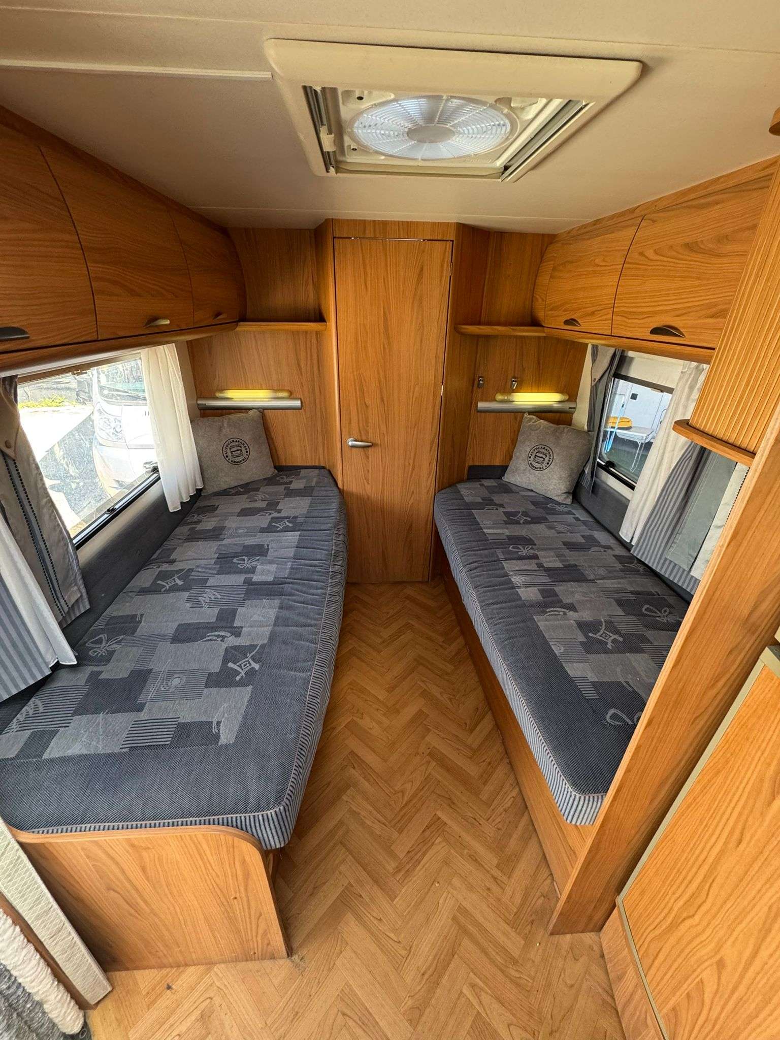 AUTOCARAVANA PERFILADA BURSTNER T700 CAMAS GEMELAS - Imagen 8