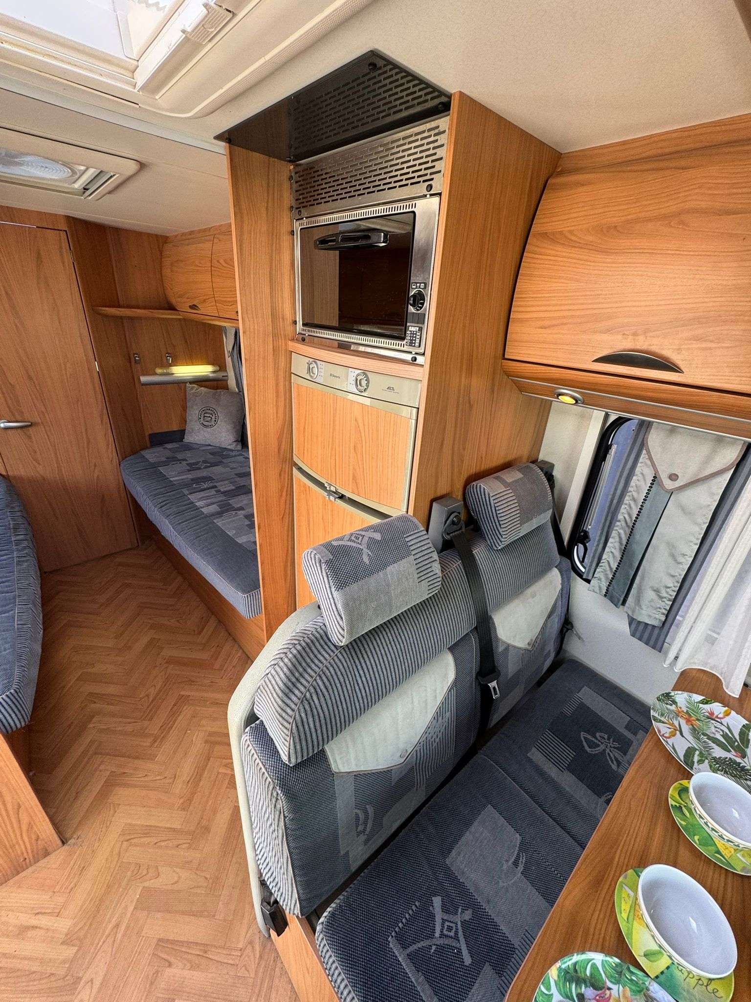 AUTOCARAVANA PERFILADA BURSTNER T700 CAMAS GEMELAS - Imagen 7