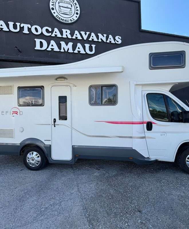 AUTOCARAVANA CAPUCHINA ROLLER TEAM ZEFIRO LITERAS TRASERAS
