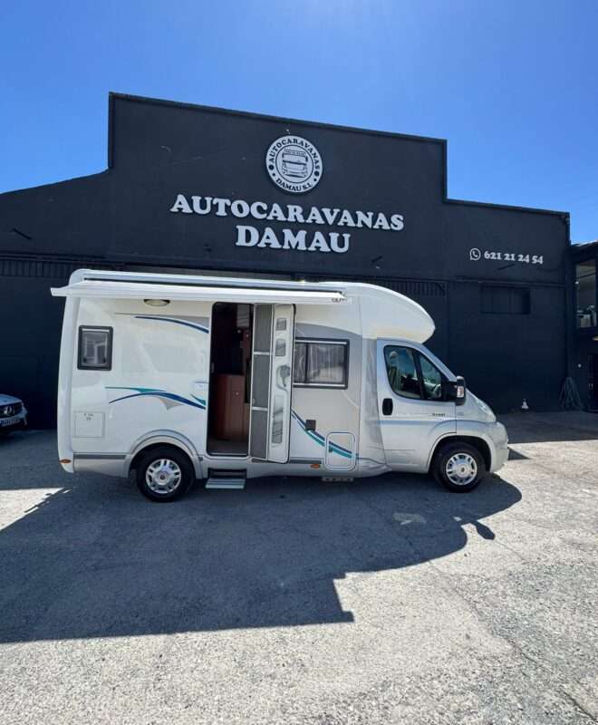 AUTOCARAVANA PERFILADA CHAUSSON WELCOME SWEET CAMA ENCIMA DEL SALON