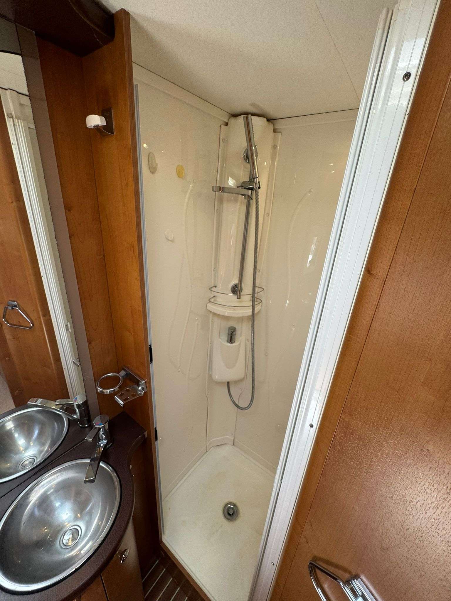 AUTOCARAVANA PERFILADA RAPIDO 7065 CAMAS GEMELAS - Imagen 10
