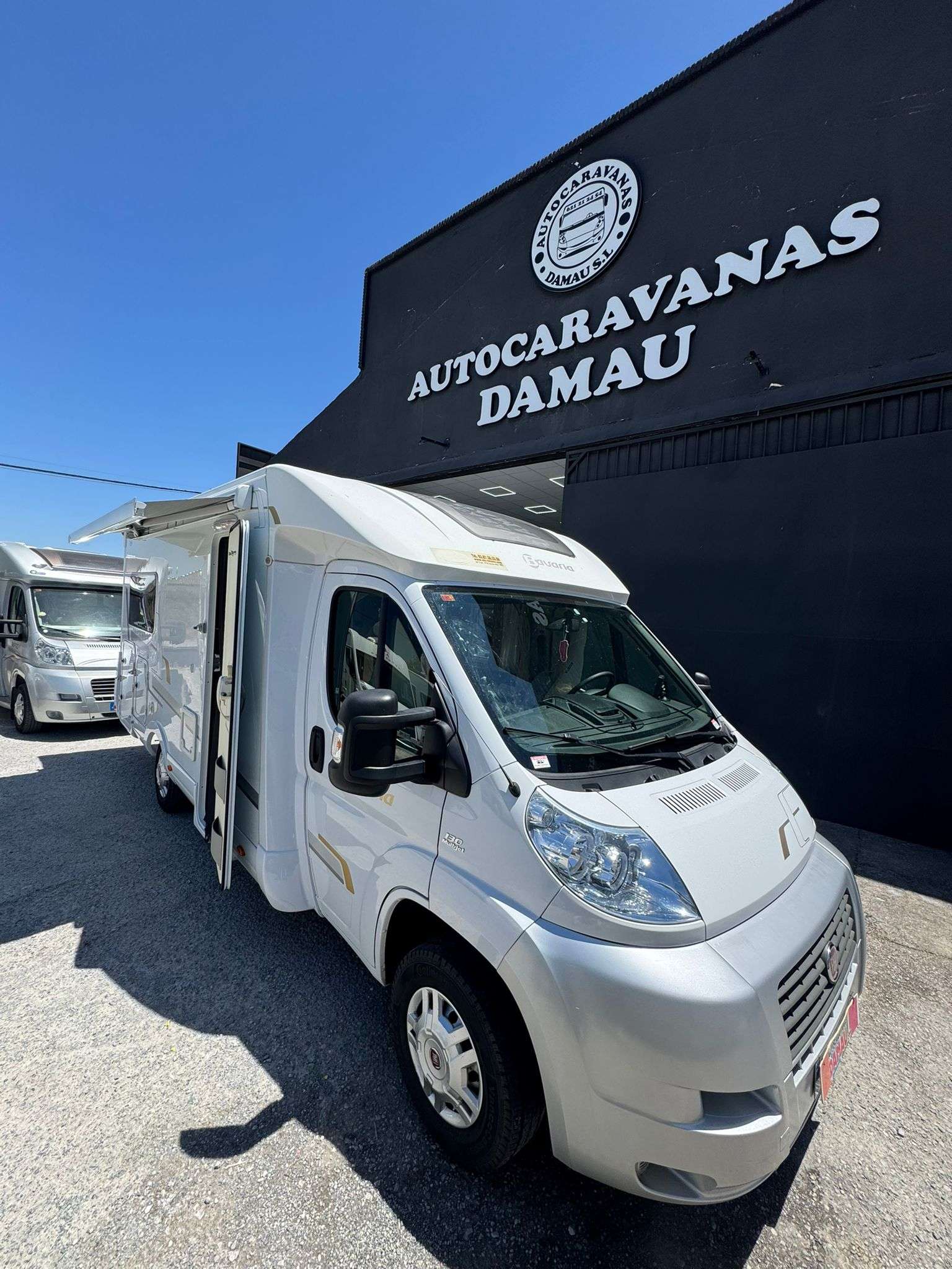 RESERVADA!!!AUTOCARAVANA PERFILADA BAVARIA T69 ARCTIC CAMA ISLA - Imagen 2