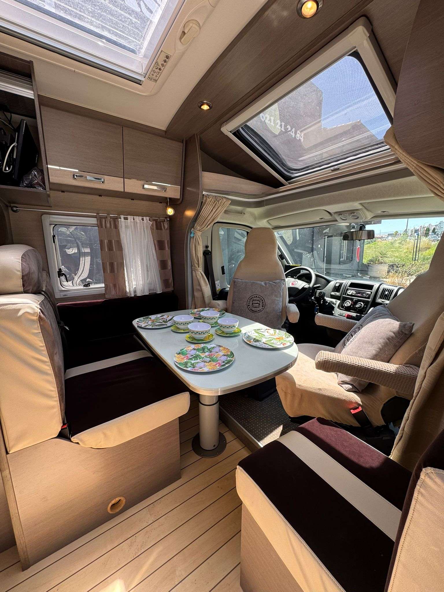 RESERVADA!!!AUTOCARAVANA PERFILADA BAVARIA T69 ARCTIC CAMA ISLA - Imagen 4