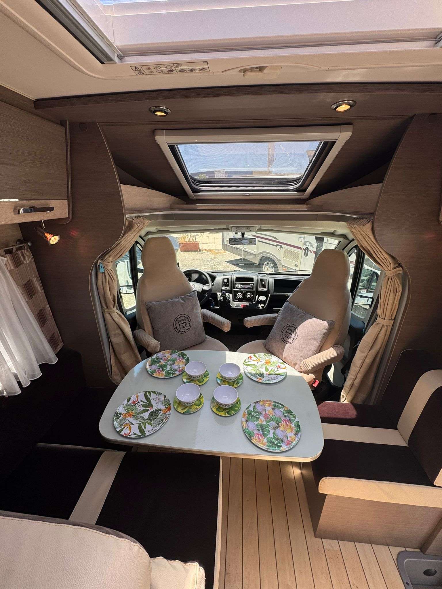 RESERVADA!!!AUTOCARAVANA PERFILADA BAVARIA T69 ARCTIC CAMA ISLA - Imagen 5