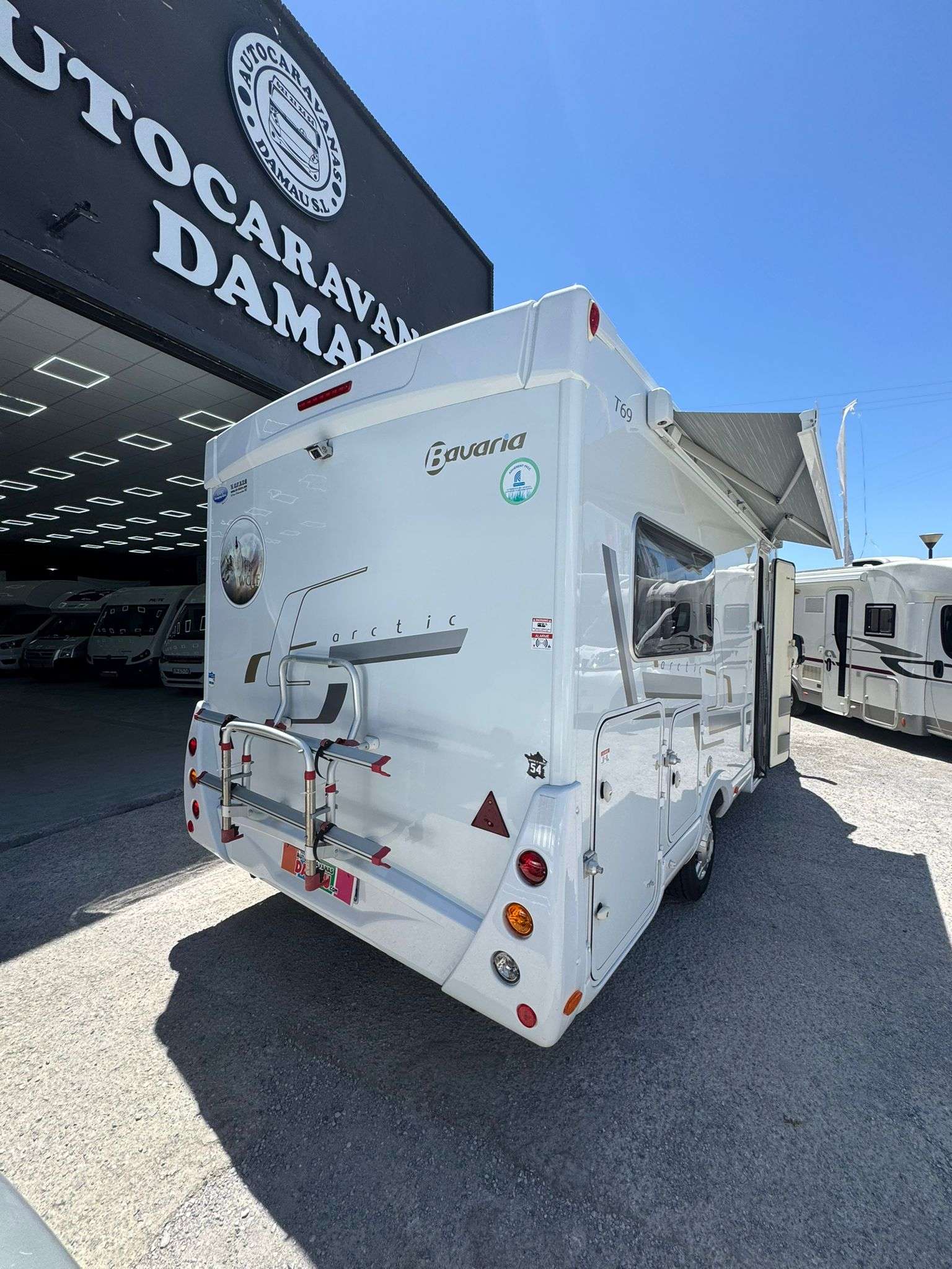 RESERVADA!!!AUTOCARAVANA PERFILADA BAVARIA T69 ARCTIC CAMA ISLA - Imagen 3