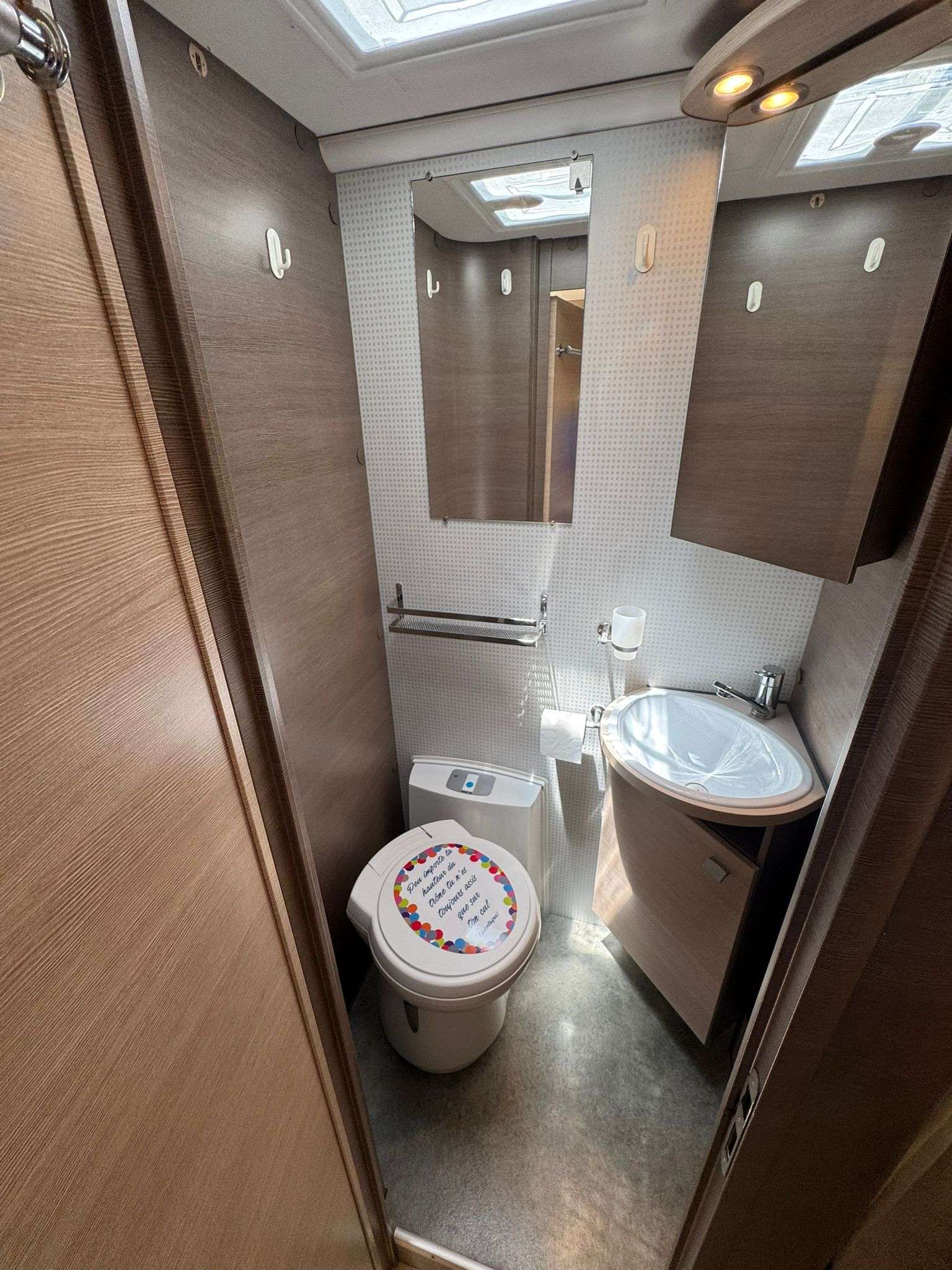 RESERVADA!!!AUTOCARAVANA PERFILADA BAVARIA T69 ARCTIC CAMA ISLA - Imagen 8