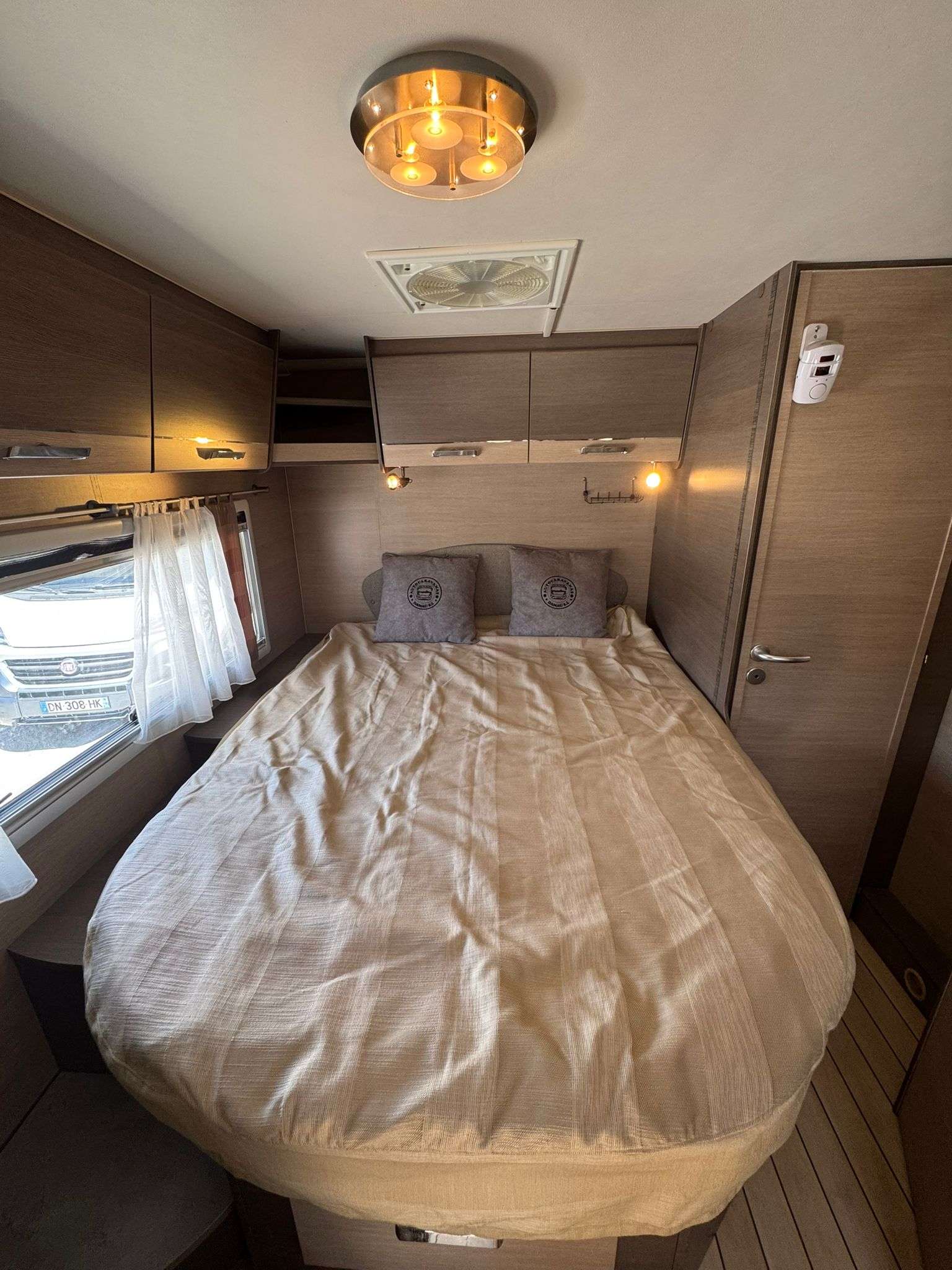 RESERVADA!!!AUTOCARAVANA PERFILADA BAVARIA T69 ARCTIC CAMA ISLA - Imagen 9