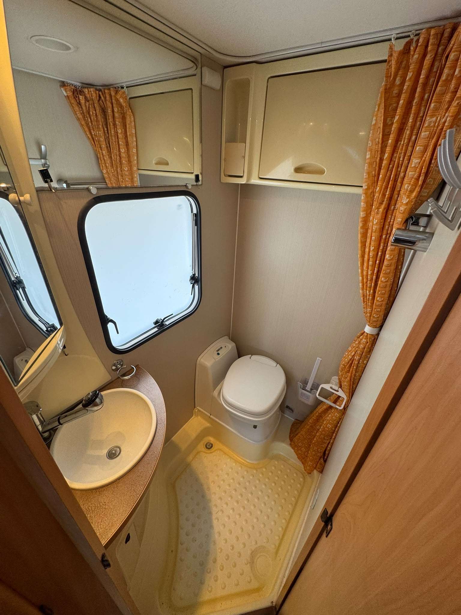 RESERVADA!!!AUTOCARAVANA PERFILADA CHALLENGER GENESIS 32 CAMA FRANCESA - Imagen 8