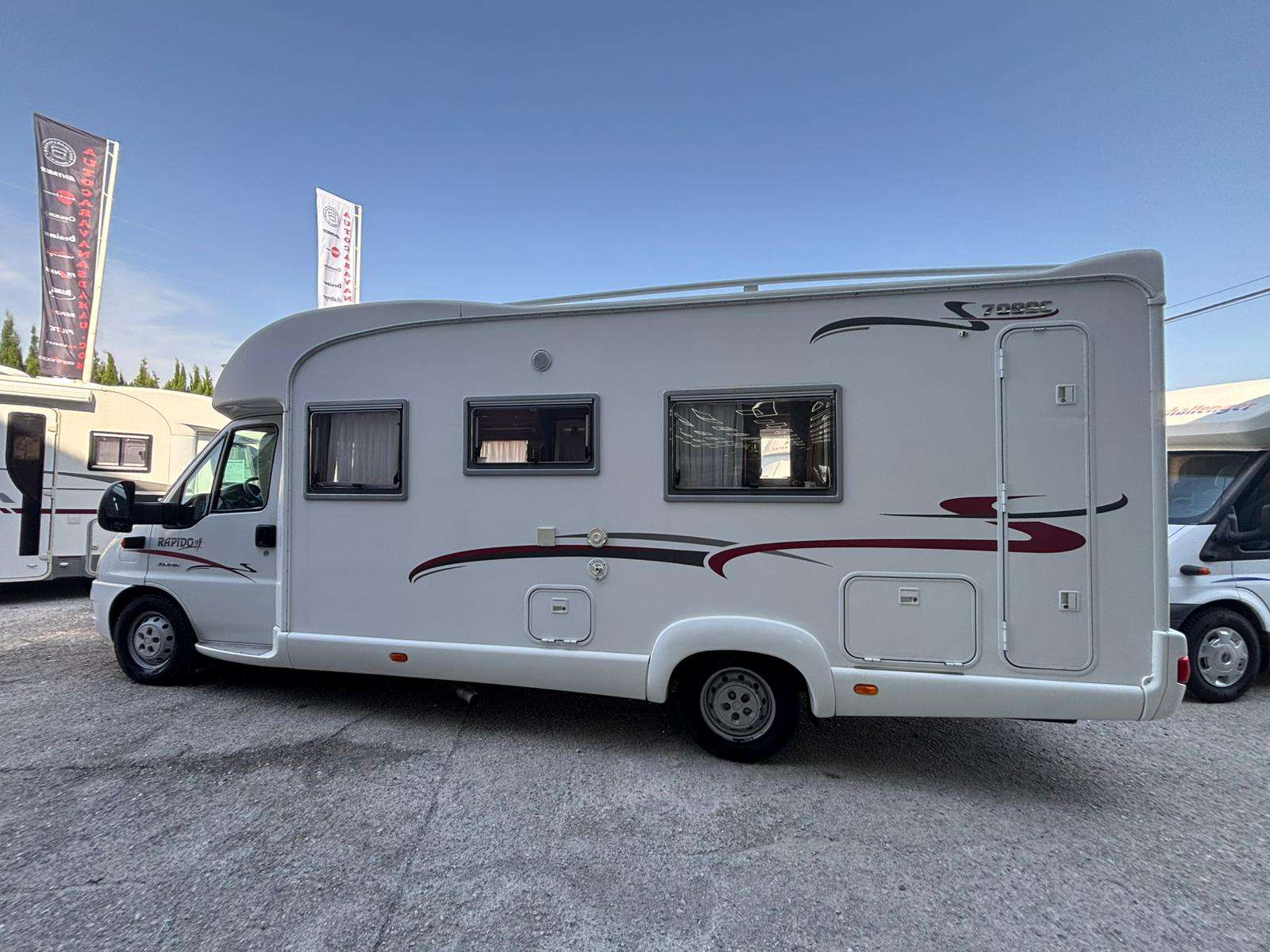 AUTOCARAVANA PERFILADA RAPIDO 7099C CAMA FRANCESA - Imagen 2