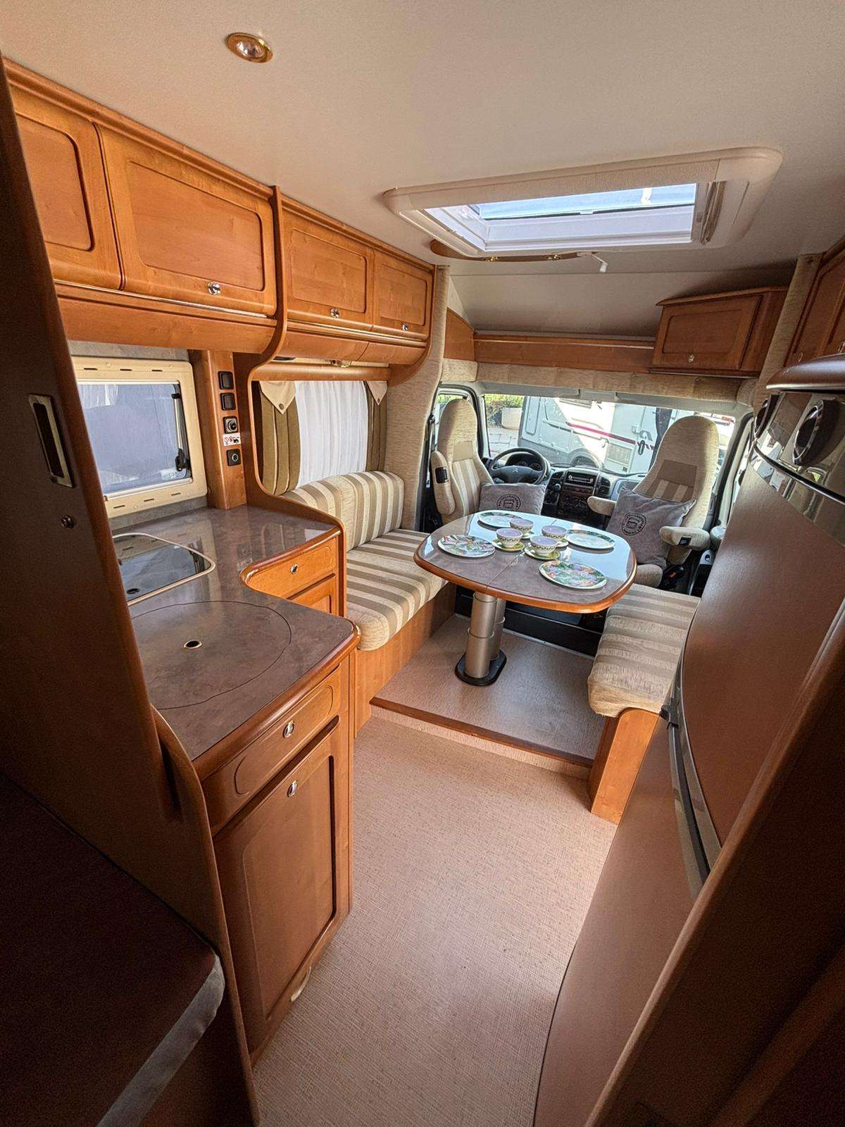 AUTOCARAVANA PERFILADA RAPIDO 7099C CAMA FRANCESA - Imagen 7