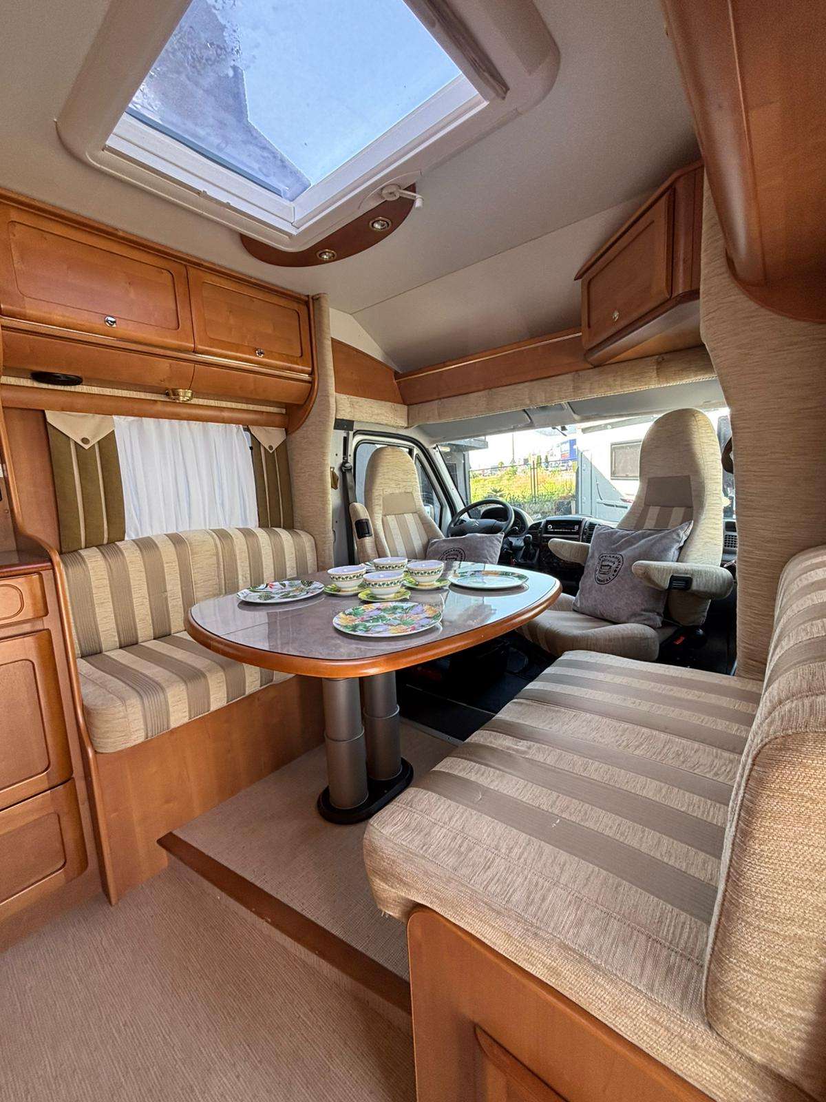 AUTOCARAVANA PERFILADA RAPIDO 7099C CAMA FRANCESA - Imagen 11