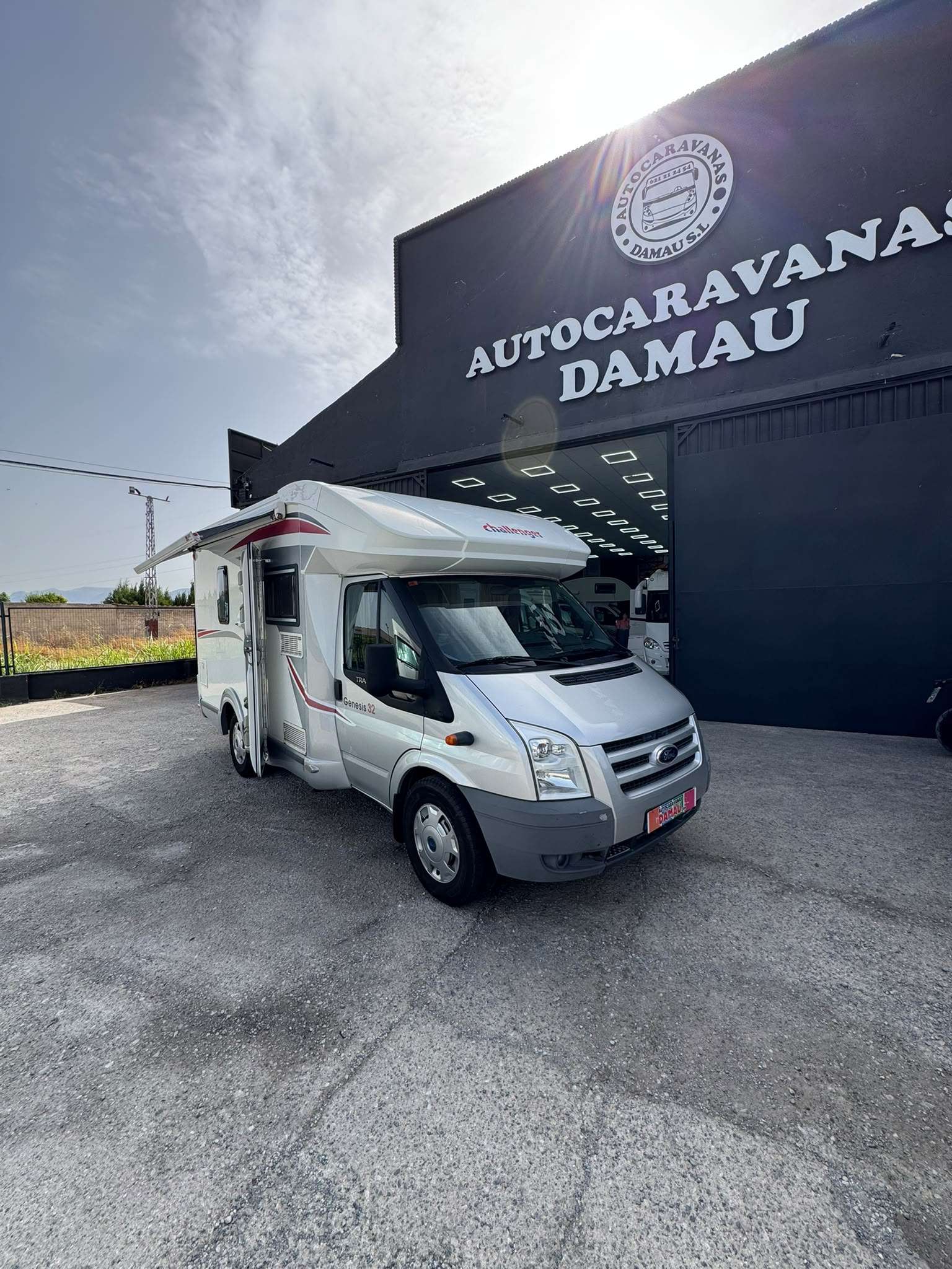 RESERVADA!!!AUTOCARAVANA PERFILADA CHALLENGER GENESIS 32 CAMA FRANCESA - Imagen 2