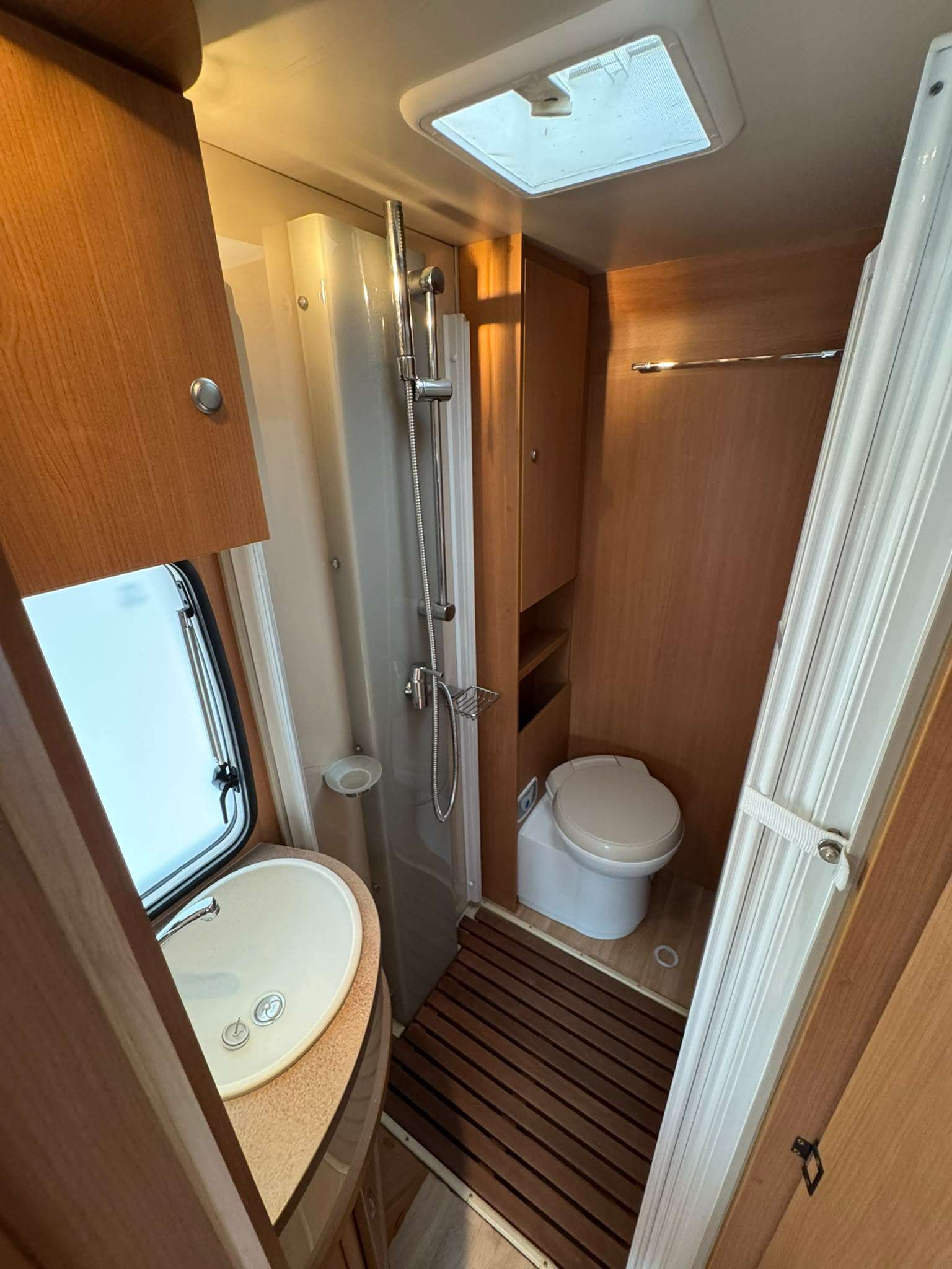 RESERVADA!!!AUTOCARAVANA PERFILADA CHALLENGER GENESIS 32 CAMA FRANCESA - Imagen 8