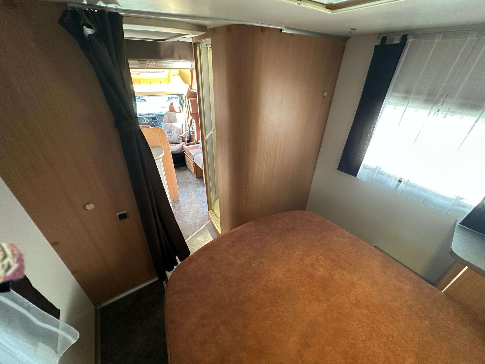 RESEVADA!!!AUTOCARAVANA PERFILADA CHAUSSON GENESIS 60 CAMA ISLA 5 PLAZAS - Imagen 5