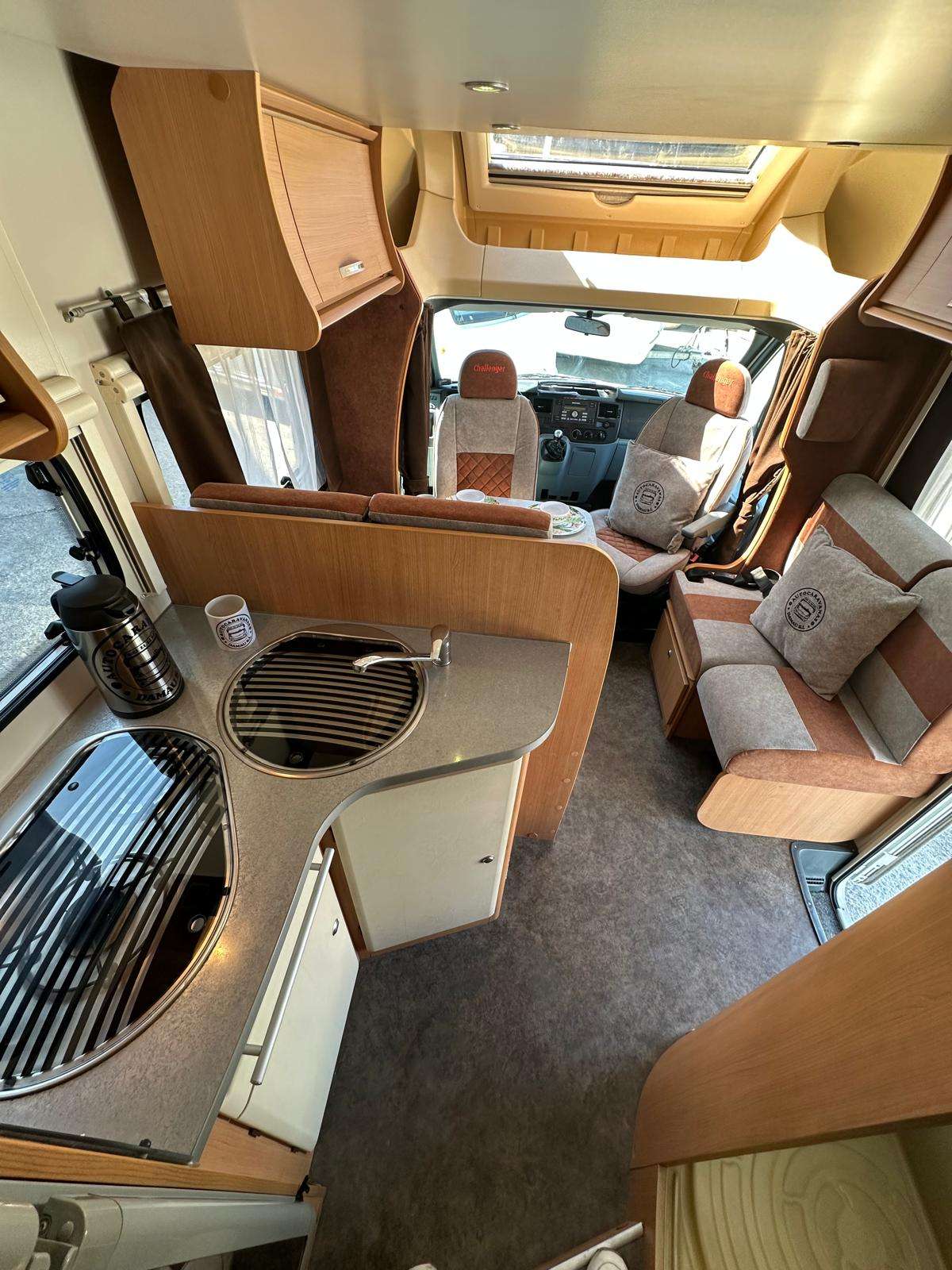 RESEVADA!!!AUTOCARAVANA PERFILADA CHAUSSON GENESIS 60 CAMA ISLA 5 PLAZAS - Imagen 6