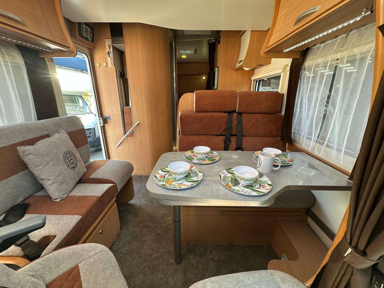 RESEVADA!!!AUTOCARAVANA PERFILADA CHAUSSON GENESIS 60 CAMA ISLA 5 PLAZAS - Imagen 7