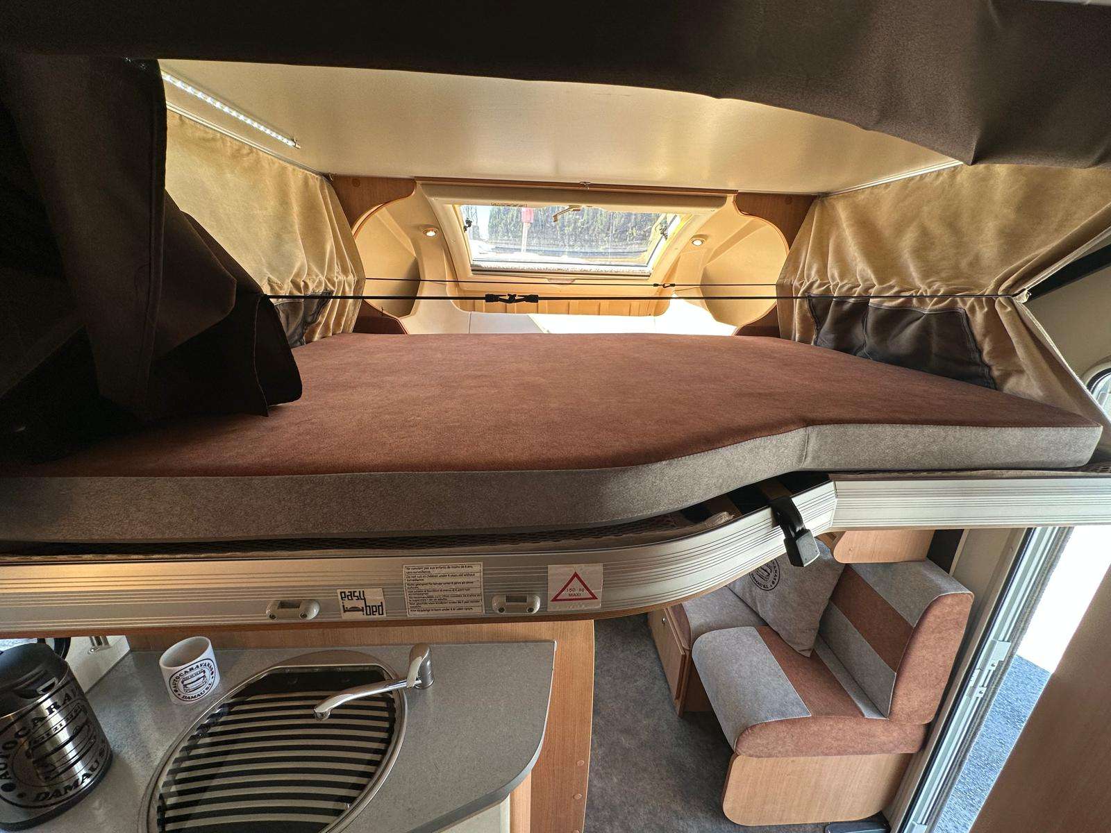 RESEVADA!!!AUTOCARAVANA PERFILADA CHAUSSON GENESIS 60 CAMA ISLA 5 PLAZAS - Imagen 8