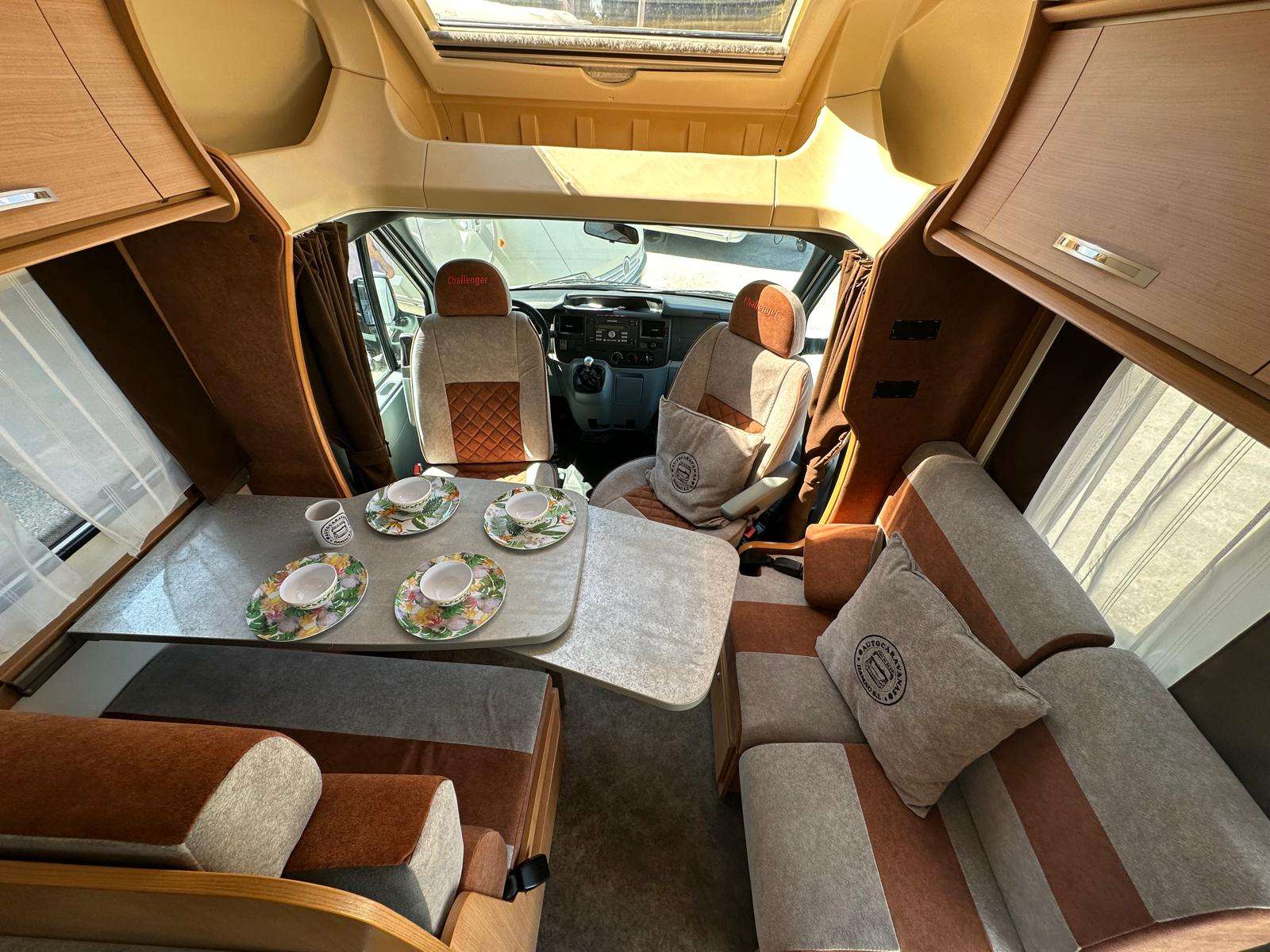 RESEVADA!!!AUTOCARAVANA PERFILADA CHAUSSON GENESIS 60 CAMA ISLA 5 PLAZAS - Imagen 9
